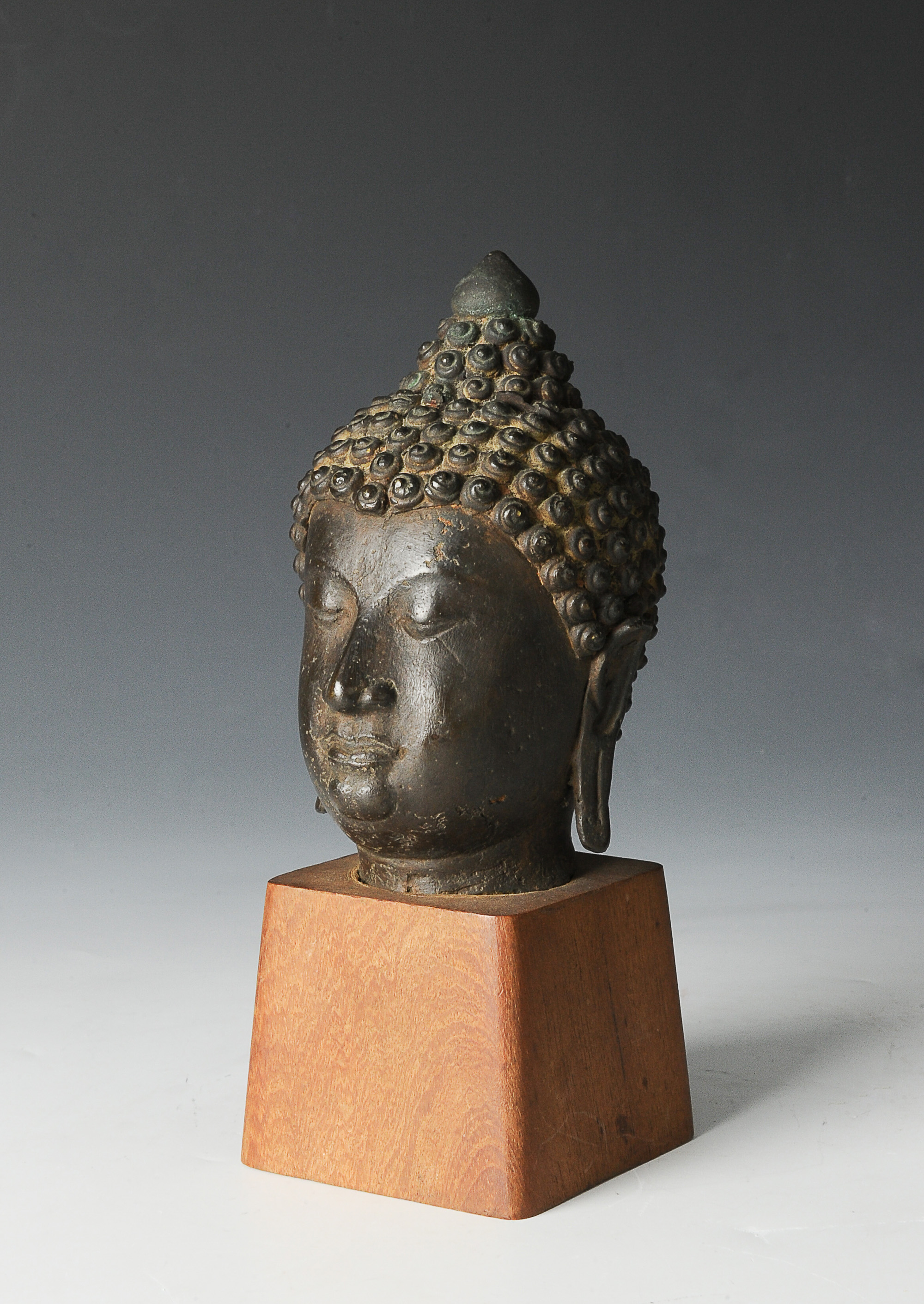 Southeast Asian Head of a Bronze Buddha - Image 2 of 7