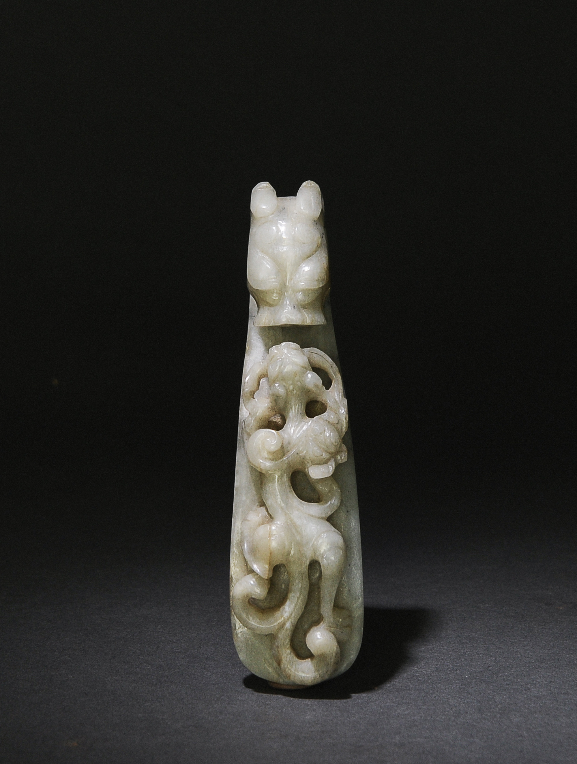 White Jade Dragon Hook, Ming Dynasty