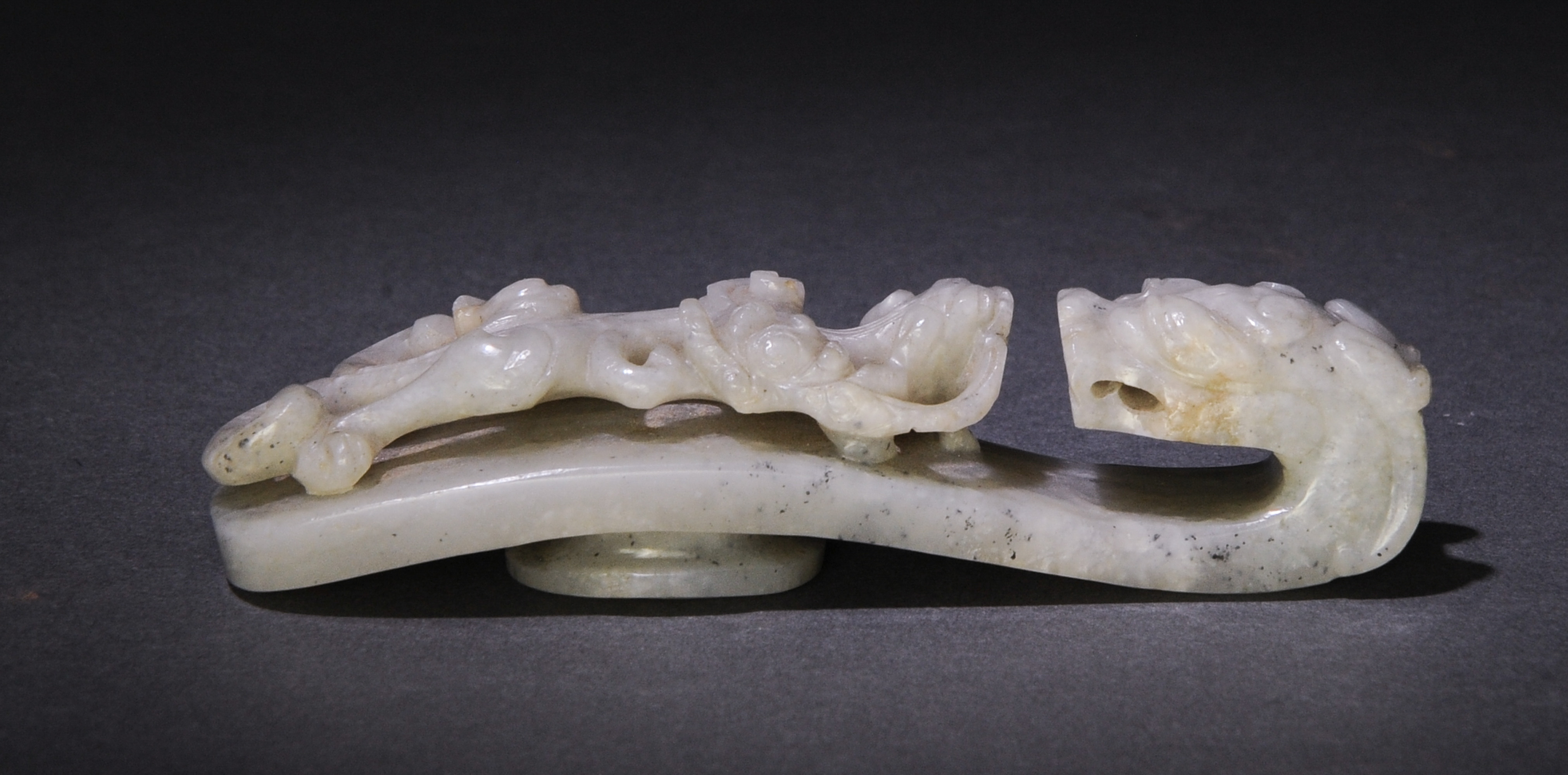 White Jade Dragon Hook, Ming Dynasty - Image 5 of 7