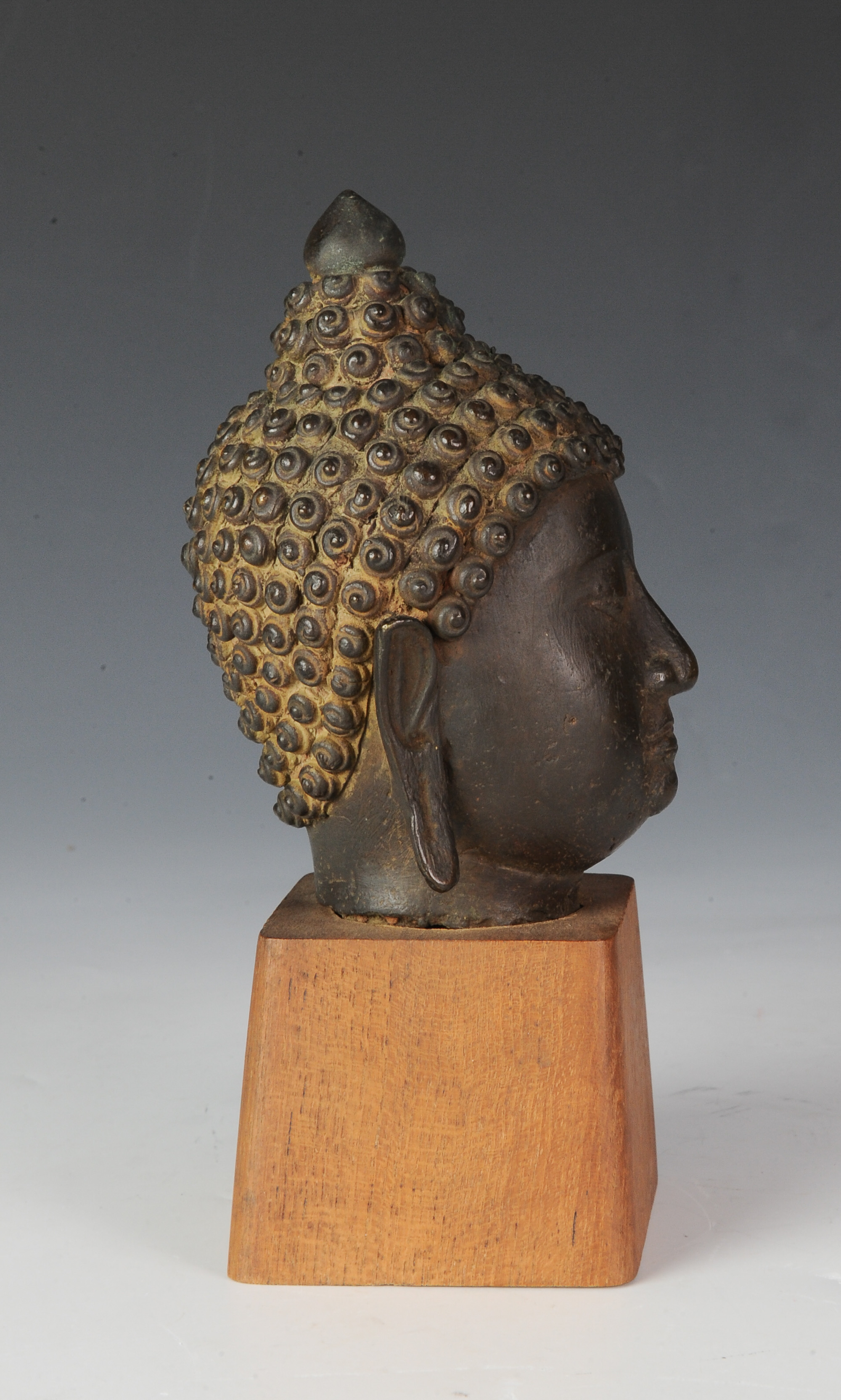 Southeast Asian Head of a Bronze Buddha - Image 6 of 7