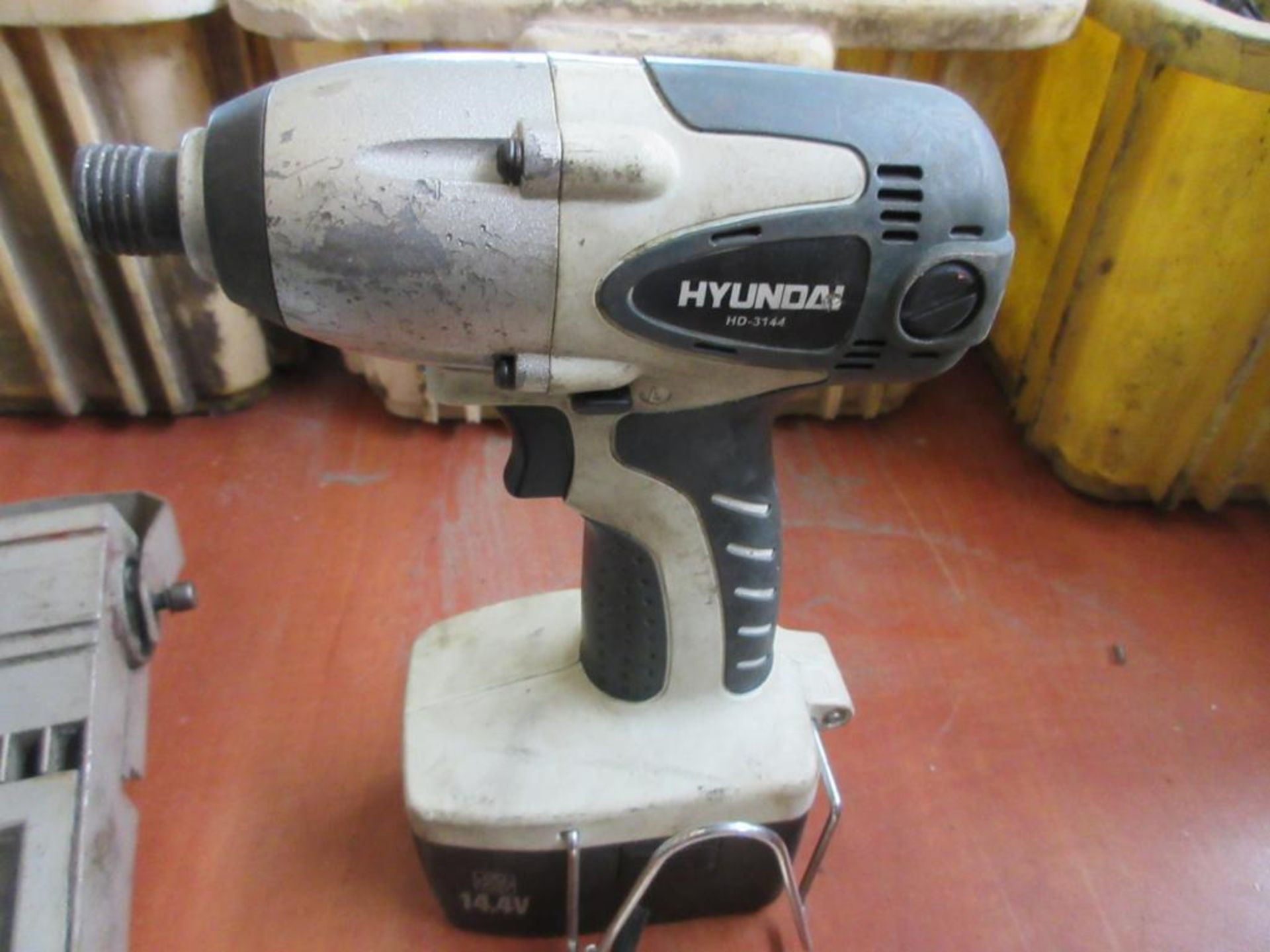 HYUNDAI SCREW GUN