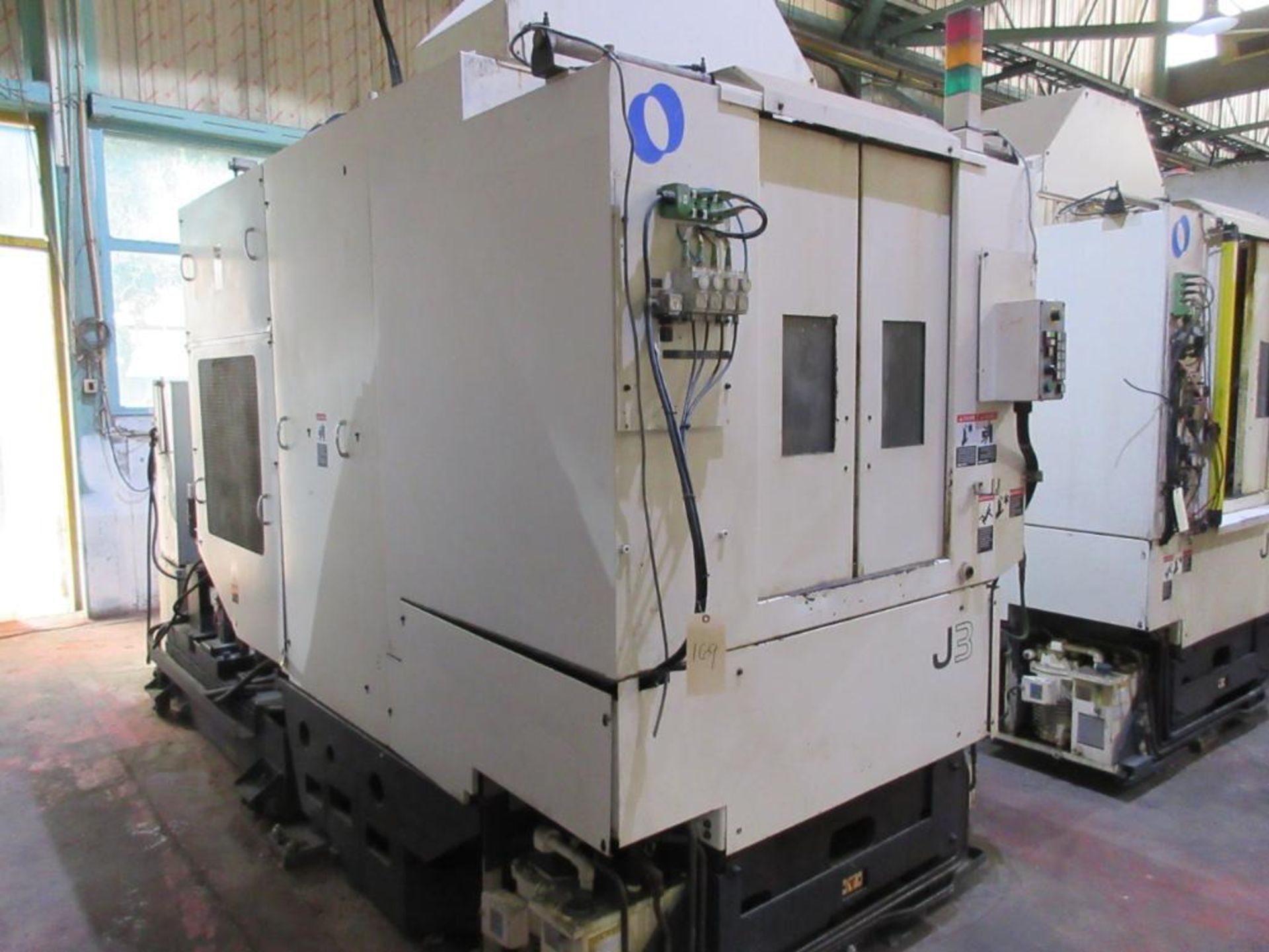 DAEWOO VERTICAL MACHINING CENTER; TWIN PALLET - Image 17 of 22