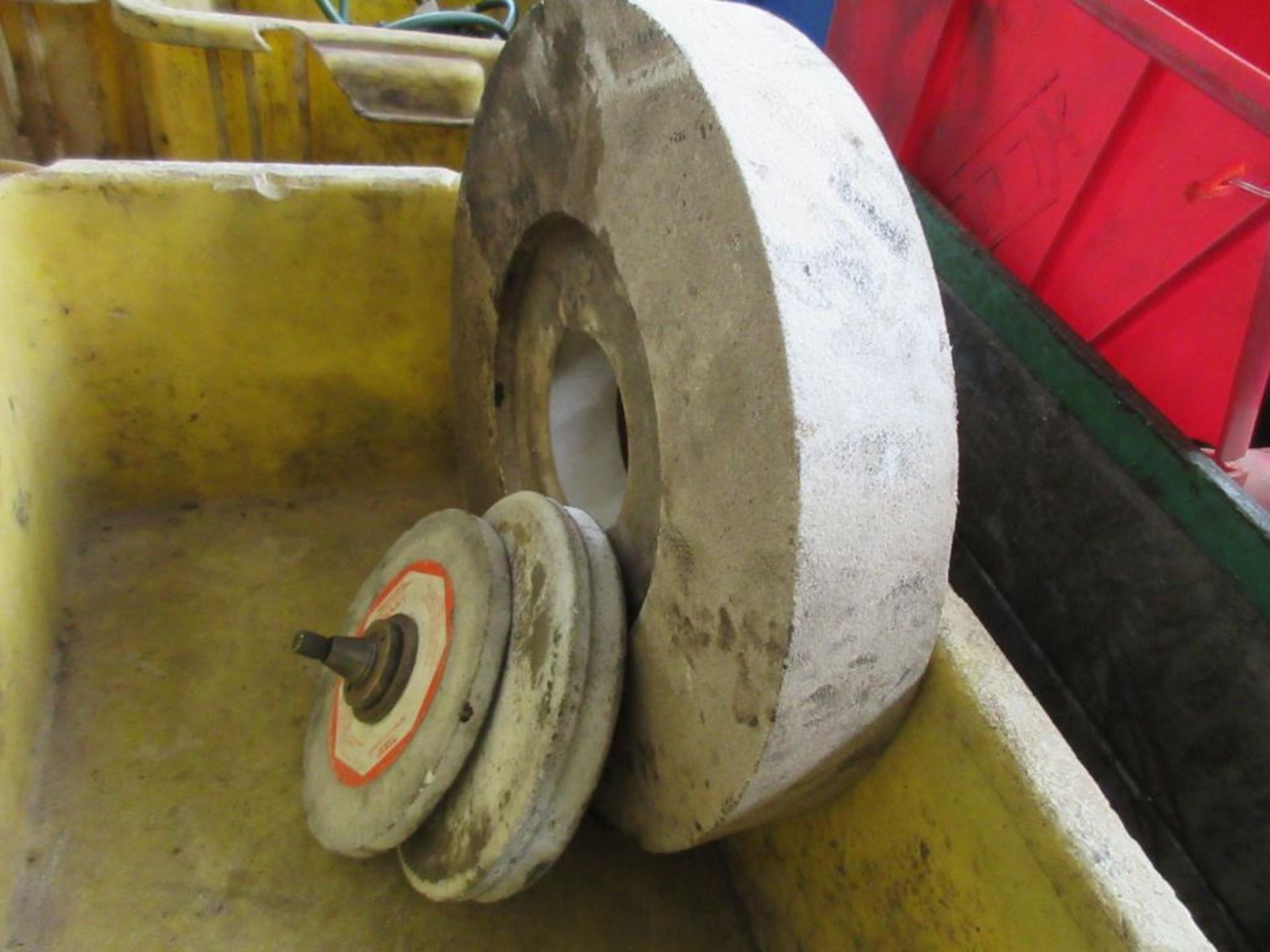 LOT OF GRINDING WHEELS