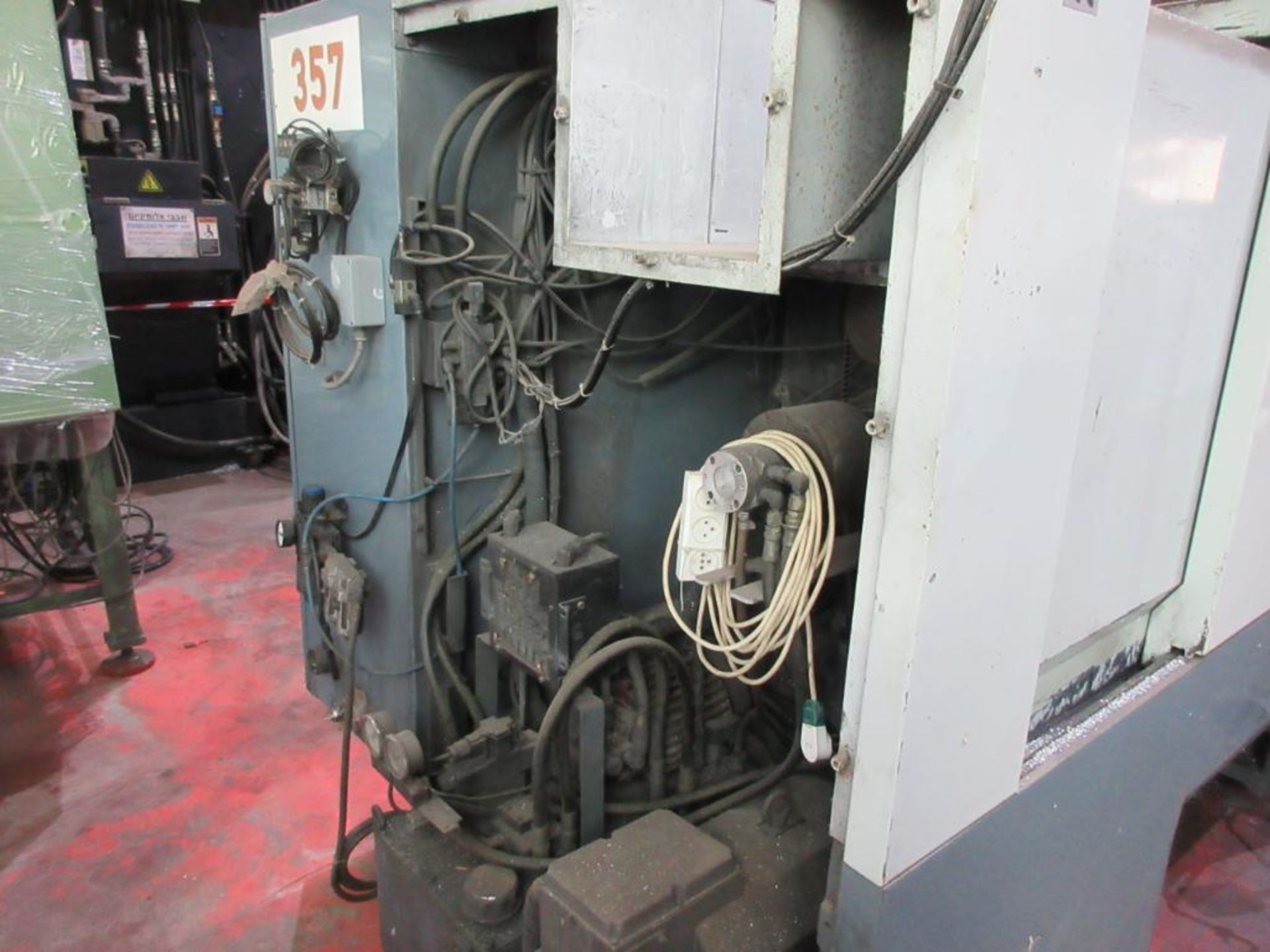 DAEWOO VERTICAL MACHINING CENTER; TWIN PALLET - Image 14 of 22