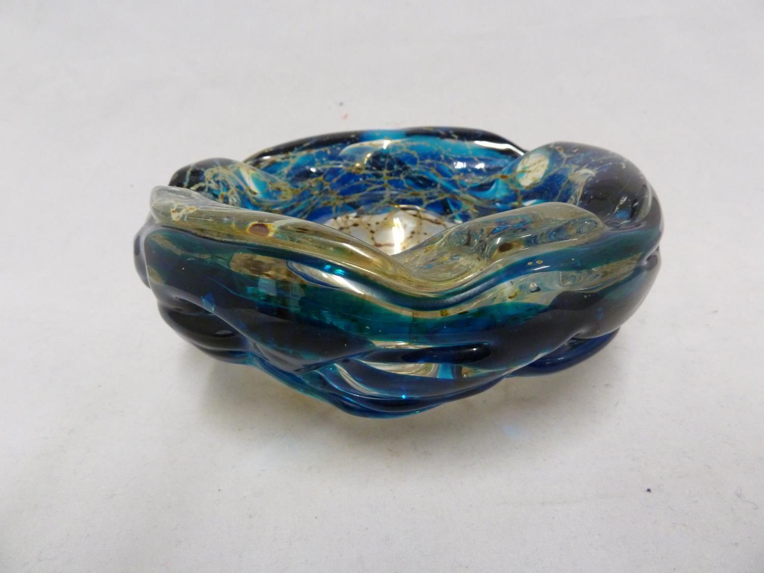 Mdina glass - a bowl with everted rim, the textured blue glass rim folded over a sand and rust - Image 2 of 4