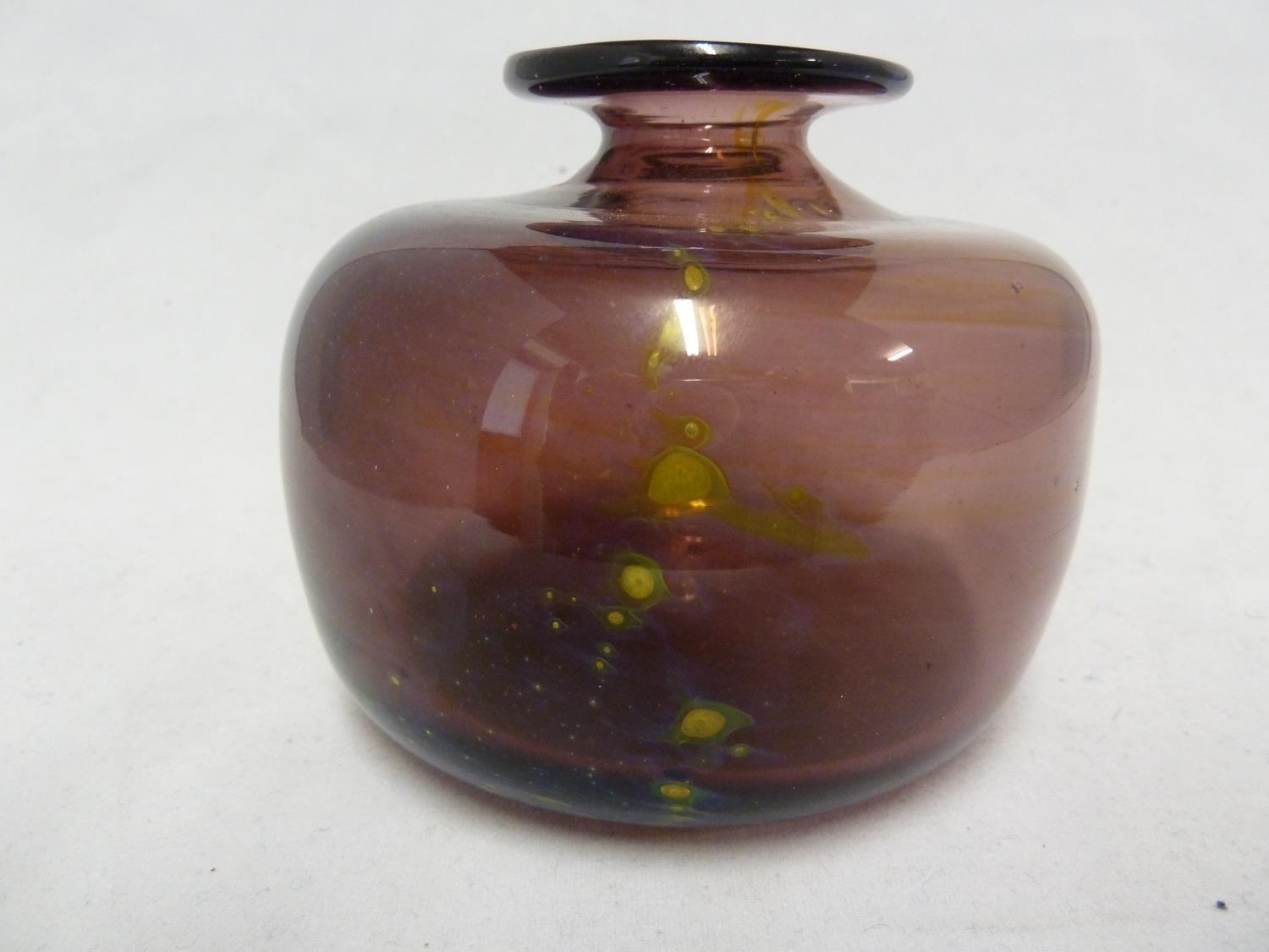 Mdina glass - a mauve squat globular vase with chloride streaking, polished pontil, 9cm high x 10. - Image 7 of 11