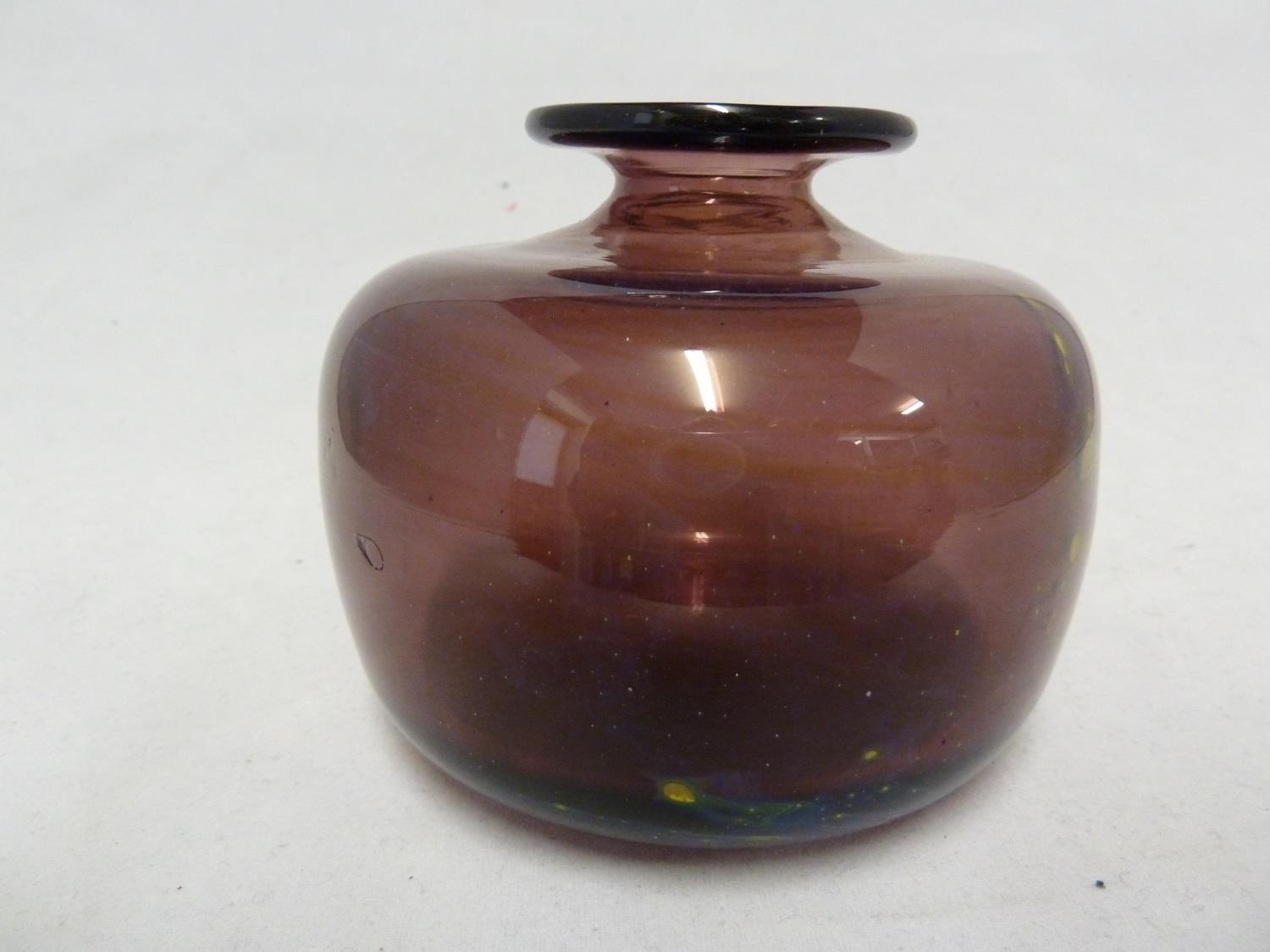 Mdina glass - a mauve squat globular vase with chloride streaking, polished pontil, 9cm high x 10. - Image 11 of 11