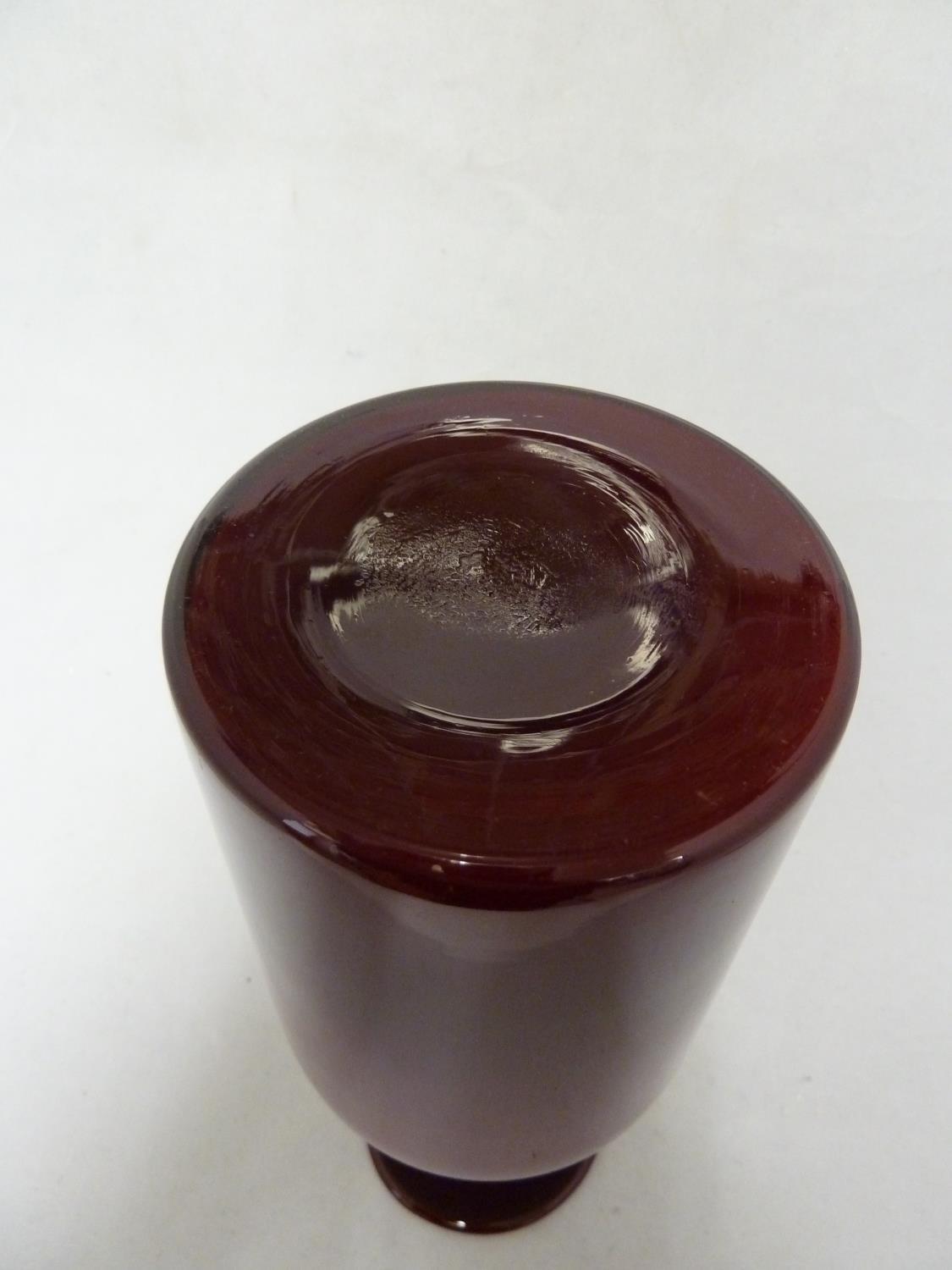 Holmegaard - Gulvvase, a glass bottle vase of cherry red over white with wide flared upper rim, 24. - Image 3 of 3