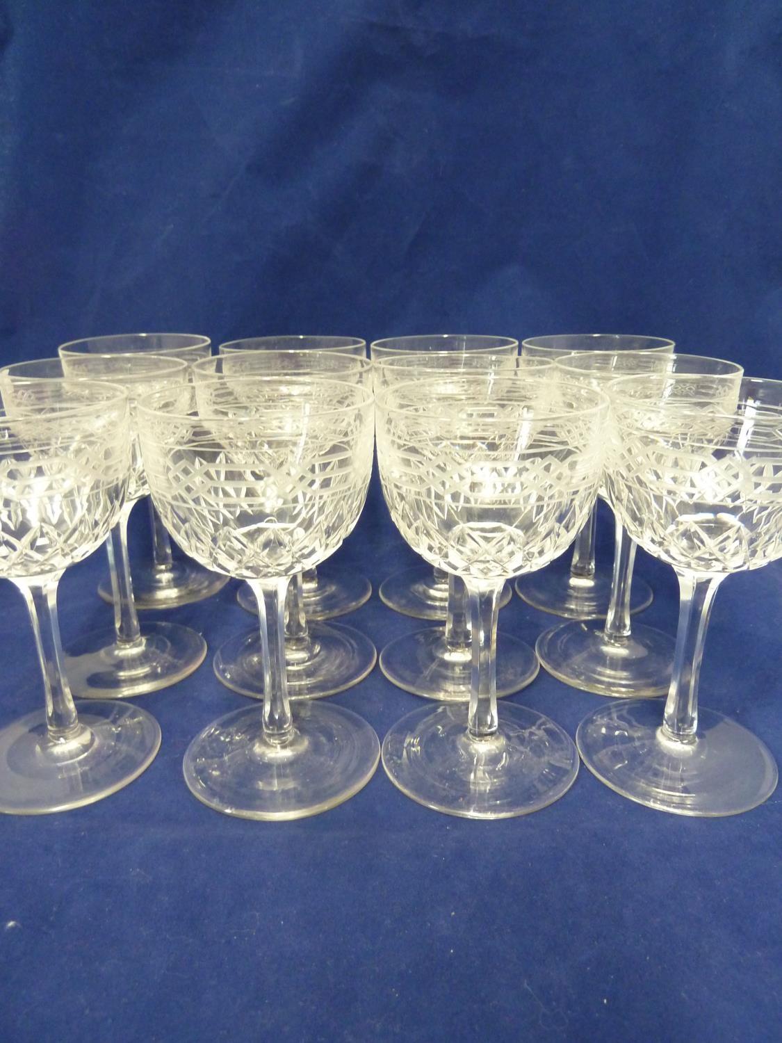 English Glass - A set of 12 port wine glasses, cut and engraved with a Gothic knot border in Pugin - Image 2 of 5