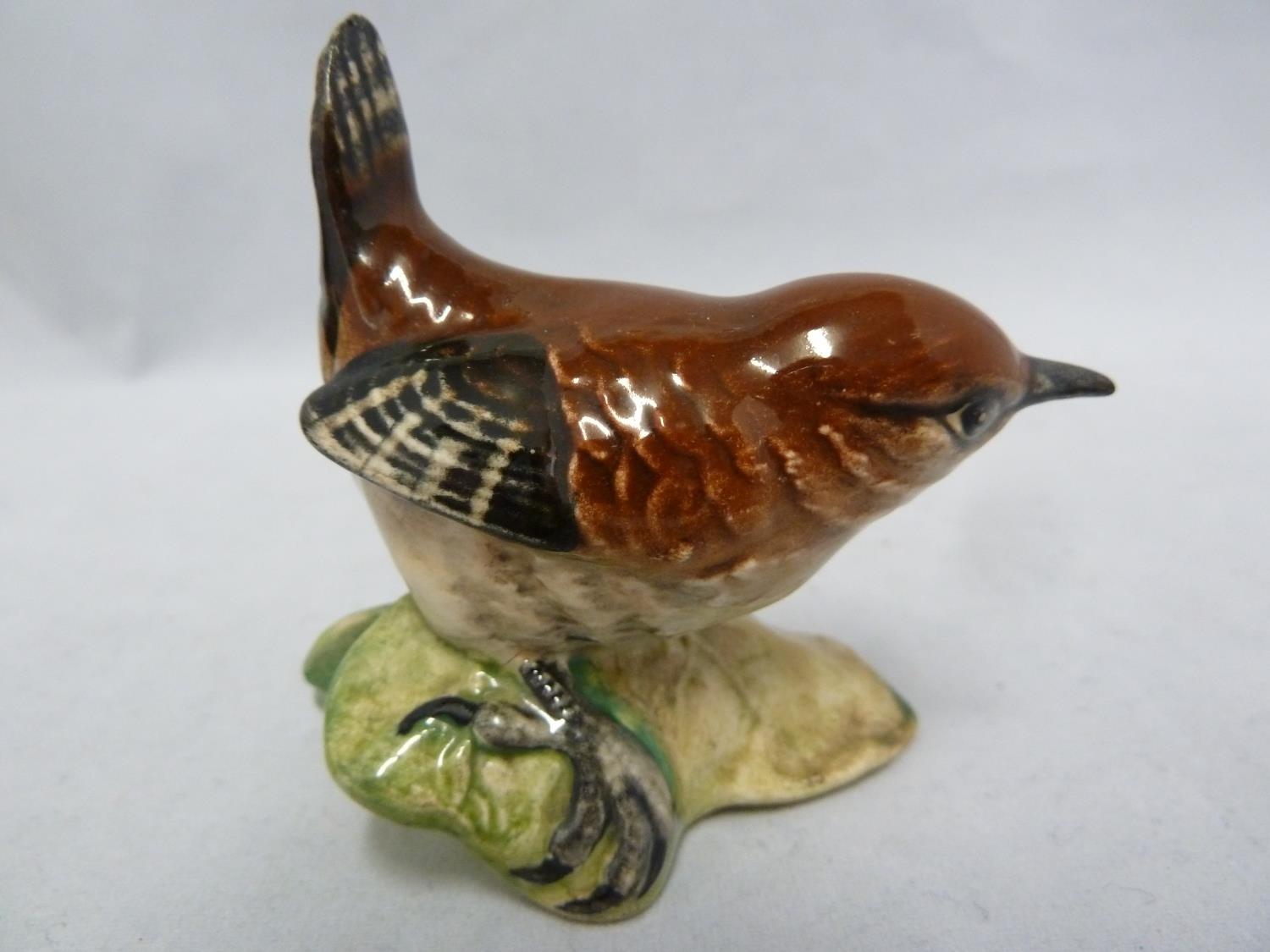 Three Beswick pottery bird figures, comprising Robin, 980, original paper label; Wren 993 and a - Image 2 of 17