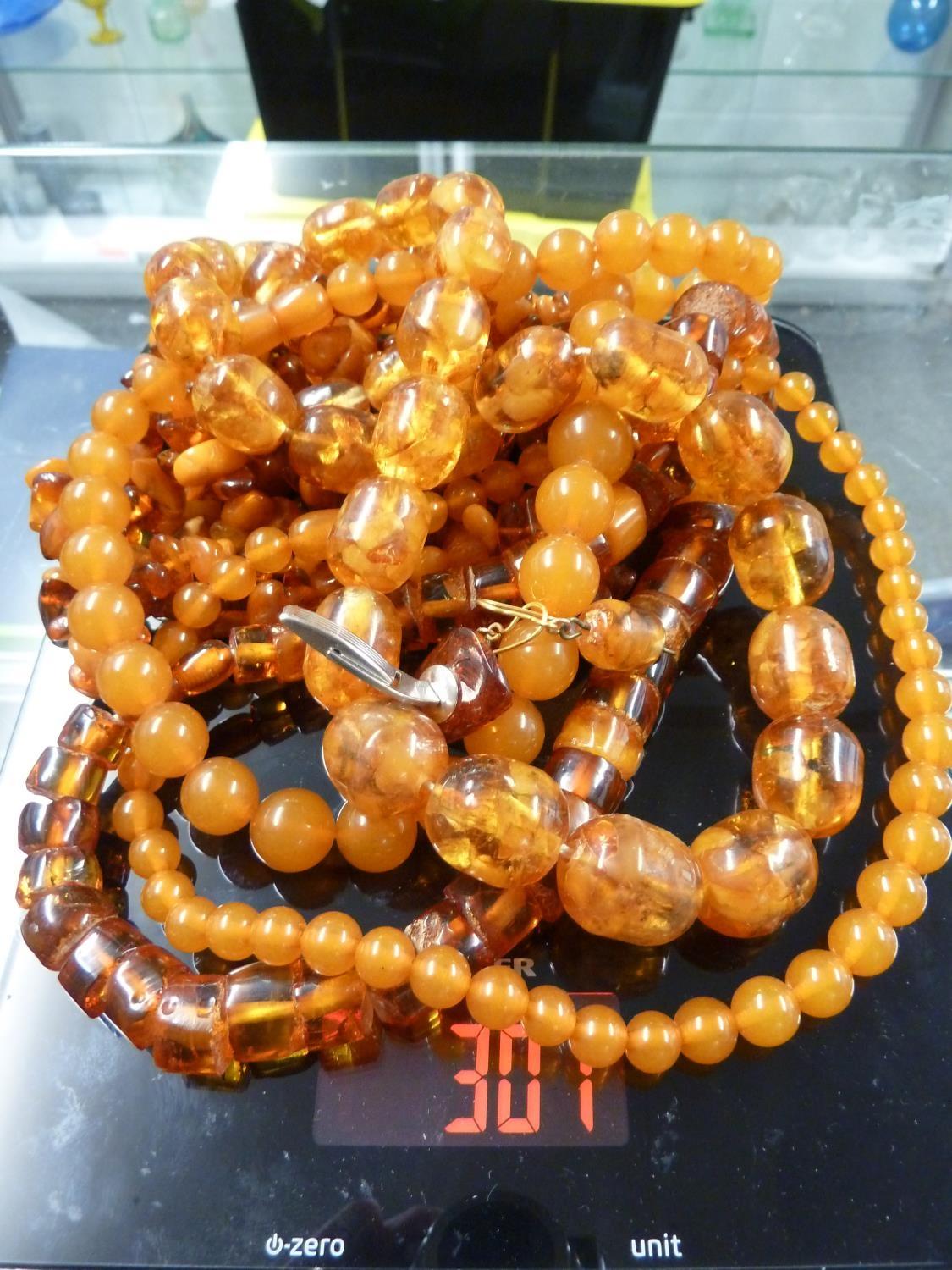 Various items of amber set jewellery comprising: two graduated round bead necklaces with screw - Image 9 of 9