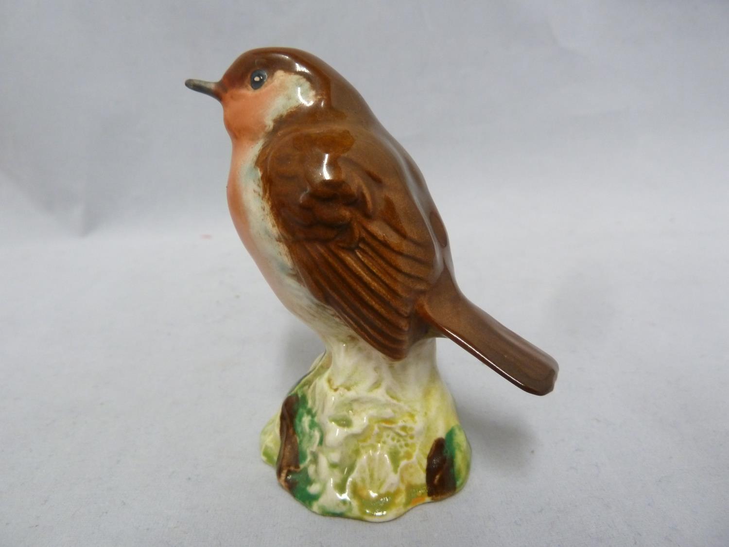 Three Beswick pottery bird figures, comprising Robin, 980, original paper label; Wren 993 and a - Image 7 of 17