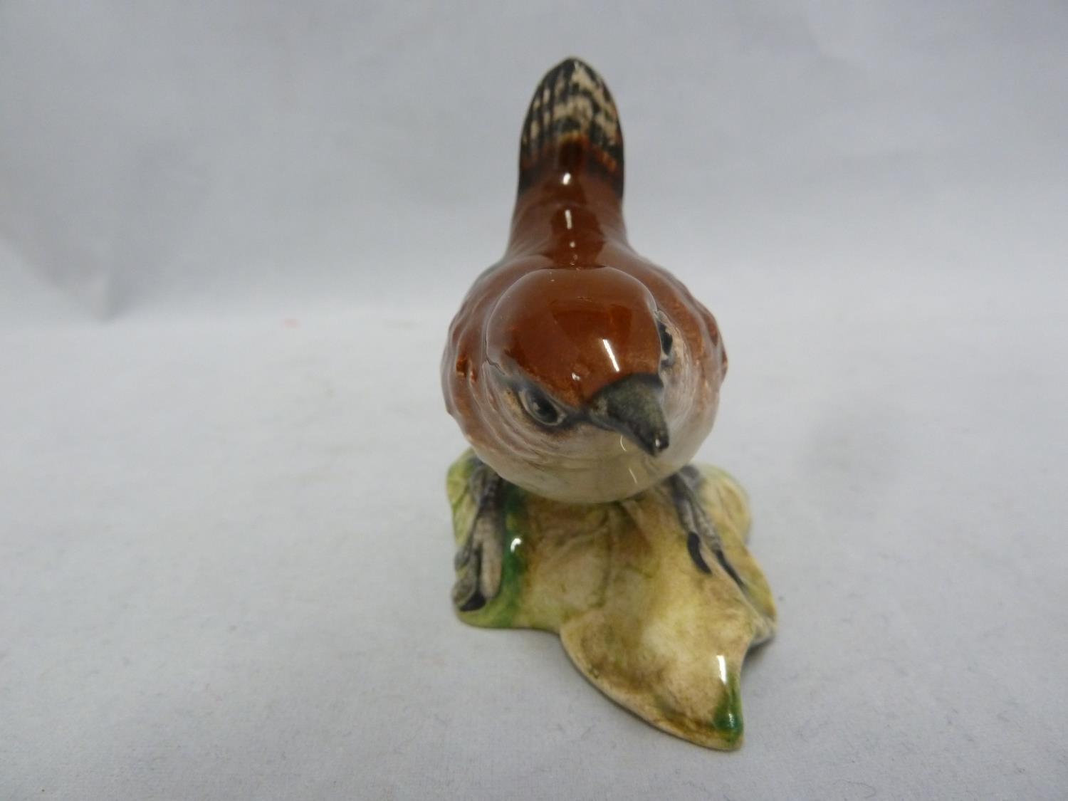 Three Beswick pottery bird figures, comprising Robin, 980, original paper label; Wren 993 and a - Image 3 of 17