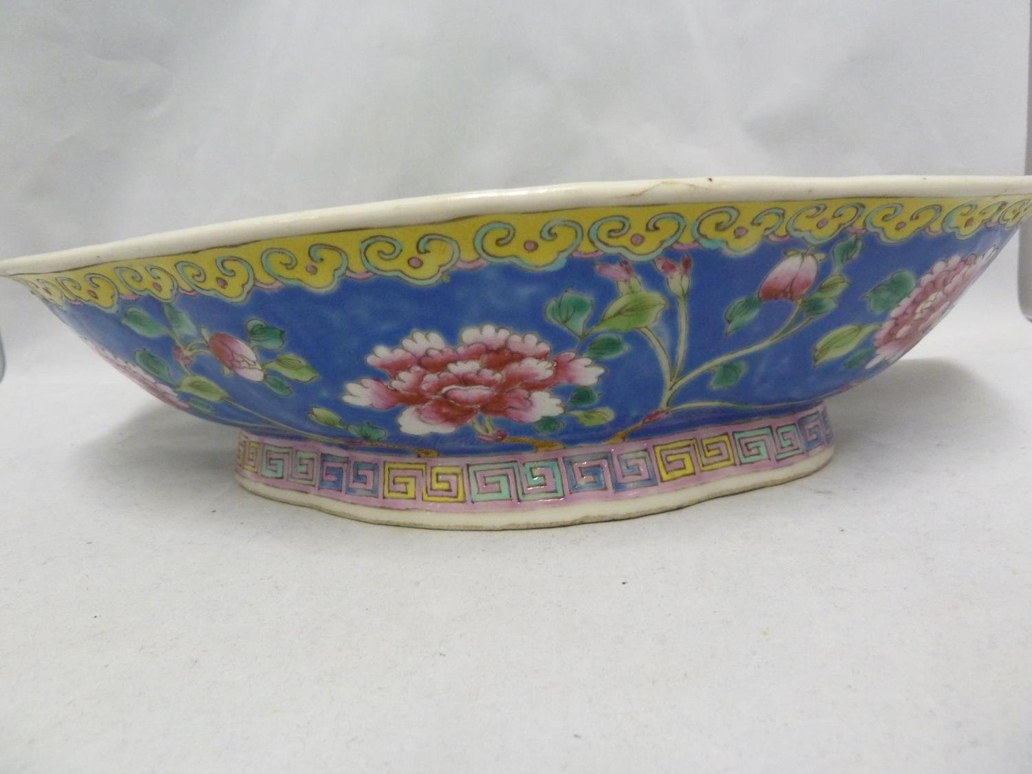 A Late Republic Chinese porcelain quatrefoil bowl, the exterior decorated with peonies on a blue - Image 2 of 10