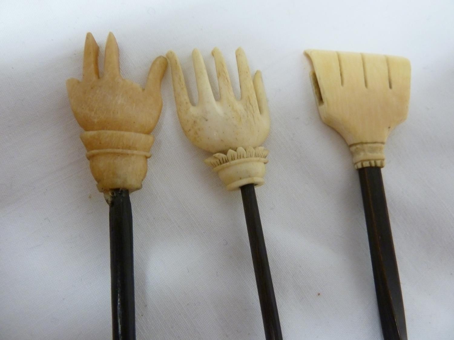 Three bone and turned wood back scratchers, each formed as a hand, 40cm and smaller (3) - Image 5 of 5