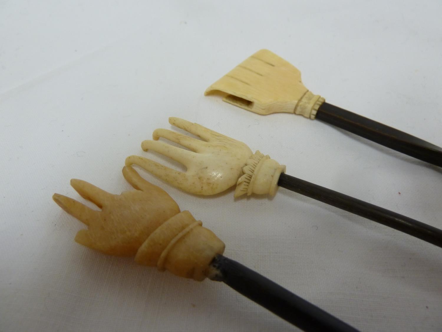 Three bone and turned wood back scratchers, each formed as a hand, 40cm and smaller (3) - Image 4 of 5