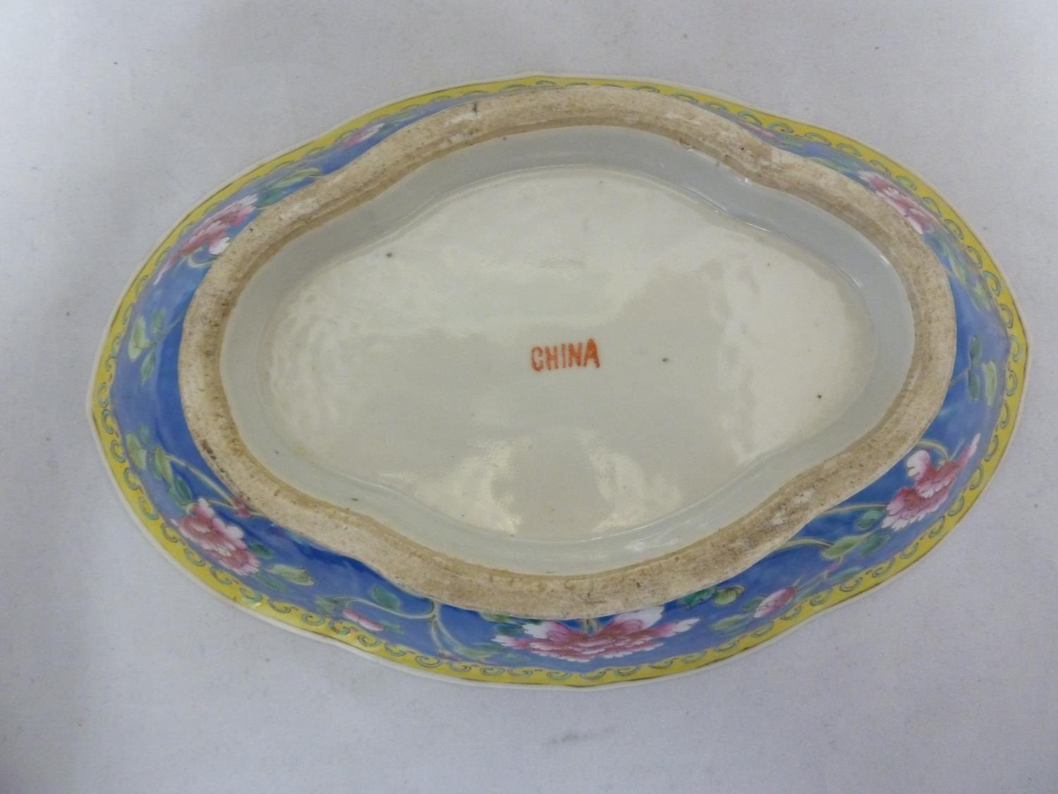 A Late Republic Chinese porcelain quatrefoil bowl, the exterior decorated with peonies on a blue - Image 5 of 10