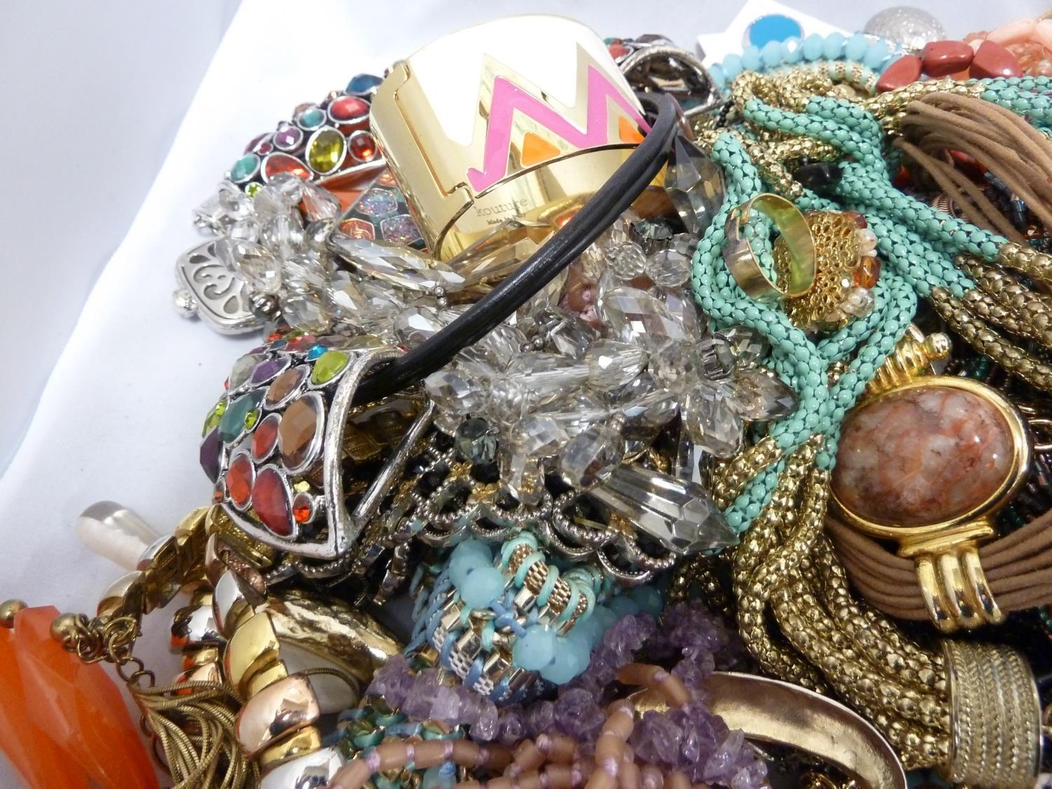 A large quantity of costume jewellery, 1990's and later (qty) - Image 3 of 7