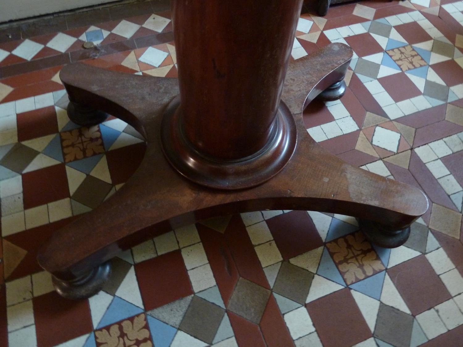 A Regency mahogany invalid or bedroom table with sliding mechanism to position over a bed, w 91 cm x - Image 7 of 9