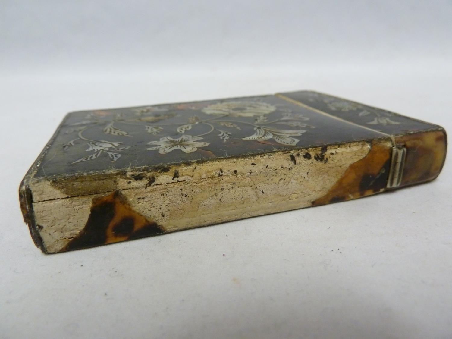 A Victorian tortoiseshell visiting card case, inlaid with a peony spray and leaves in nacreous - Image 4 of 7