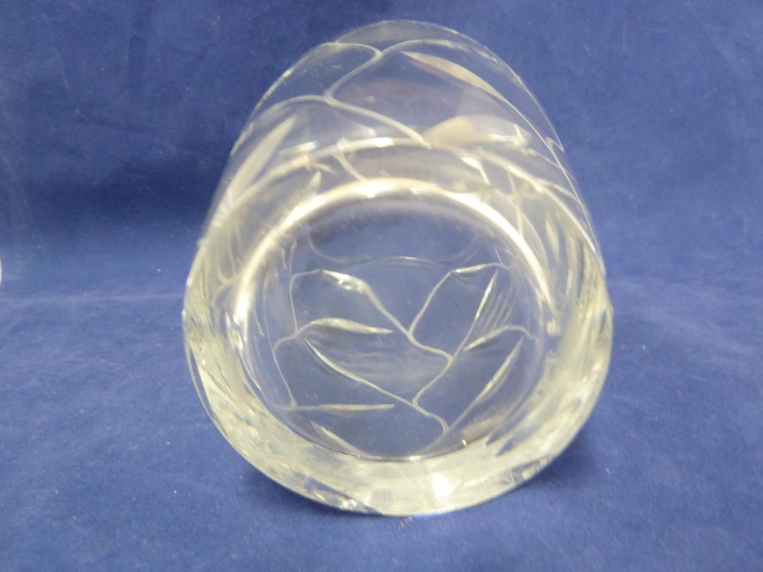 Tudor Crystal - a vase in Leaf pattern in the style of Clyne Farquarson, acid etched Made in England - Image 3 of 3