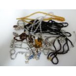 Vintage costume jewellery - varius items of diamante and old paste set items, including a