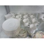 Thomas Porcelain - a gold banded Vintage tea and dinner service, comprising: 6 tea cups, 6 tea