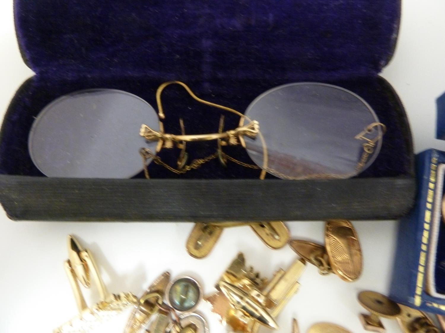 A pair of 9ct yellow gold Gentlemans cufflinks, in Mappin and Webb box, 11 grms approx; one other - Image 11 of 11