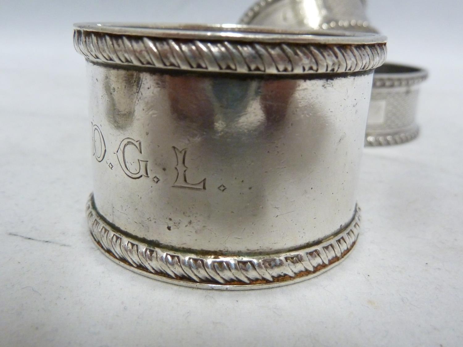 Seven silver napkin rings, including two pairs, various dates and makers, 190 grms approx (7) - Image 14 of 16