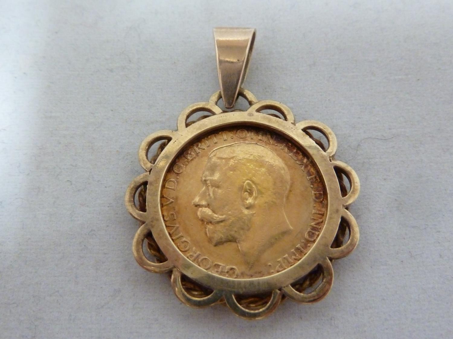 A gold Sovereign coin, dated 1922, mounted as a pendant and with a yellow gold fancy link chain - Image 7 of 7