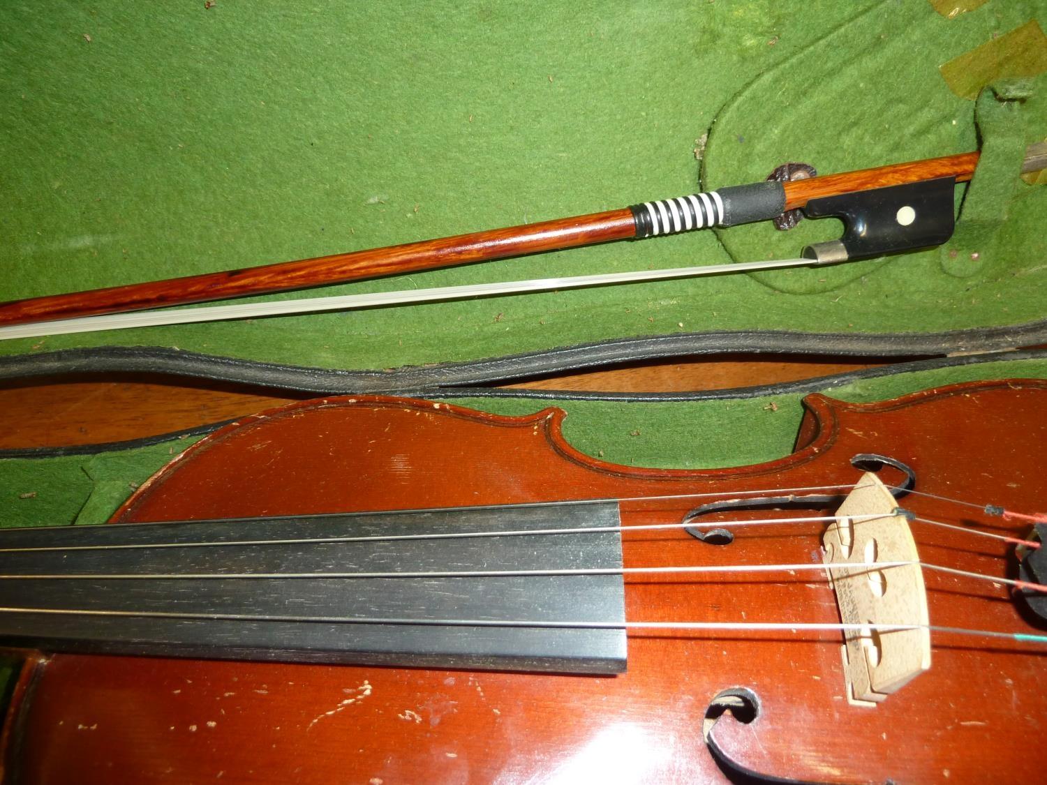 A German Violin, labelled internally Antonious Stradiuarious Cremonensis Faciebad Anno 1721, Made in - Image 5 of 5