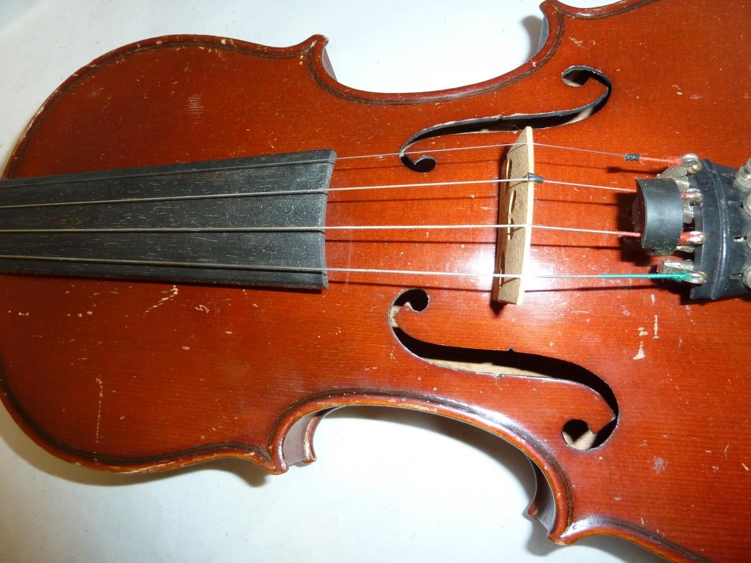 A German Violin, labelled internally Antonious Stradiuarious Cremonensis Faciebad Anno 1721, Made in - Image 3 of 5