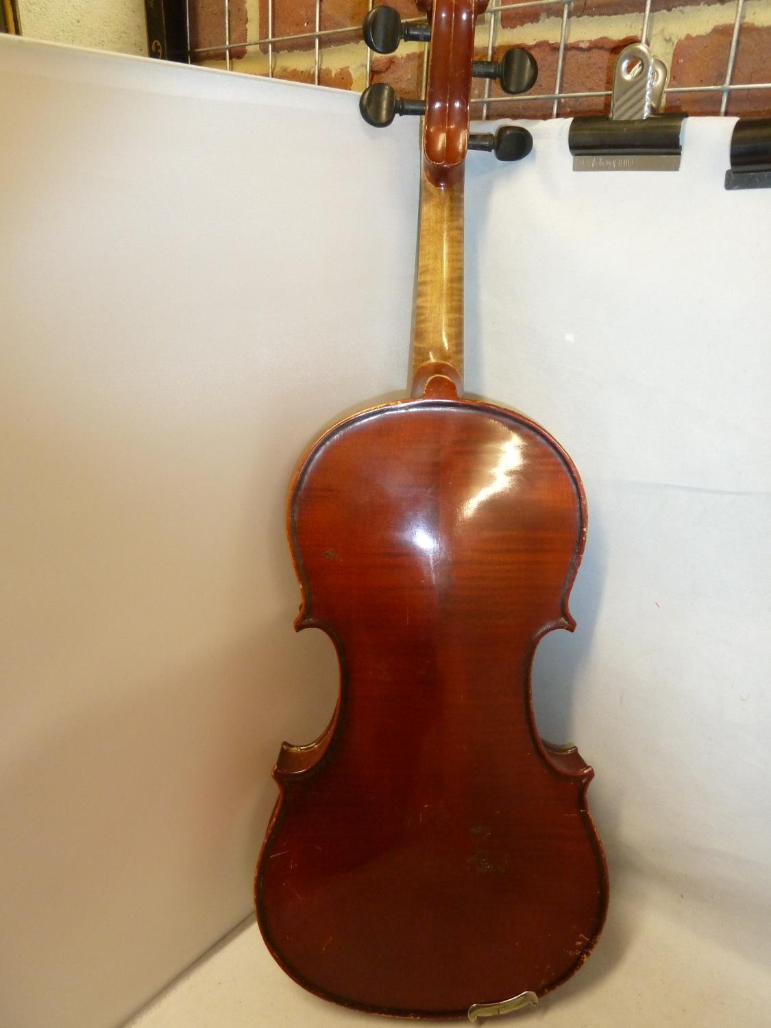 A German Violin, labelled internally Antonious Stradiuarious Cremonensis Faciebad Anno 1721, Made in - Image 4 of 5