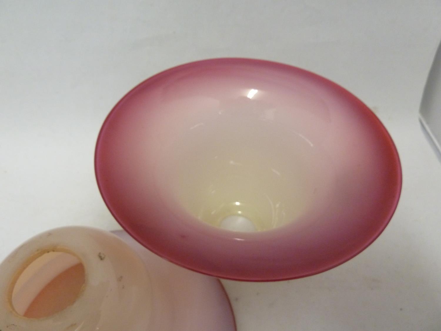 English Glass - a pair of pink and white opaline glass light shades, max diam 16 cm, aperture 2.5 cm - Image 2 of 5