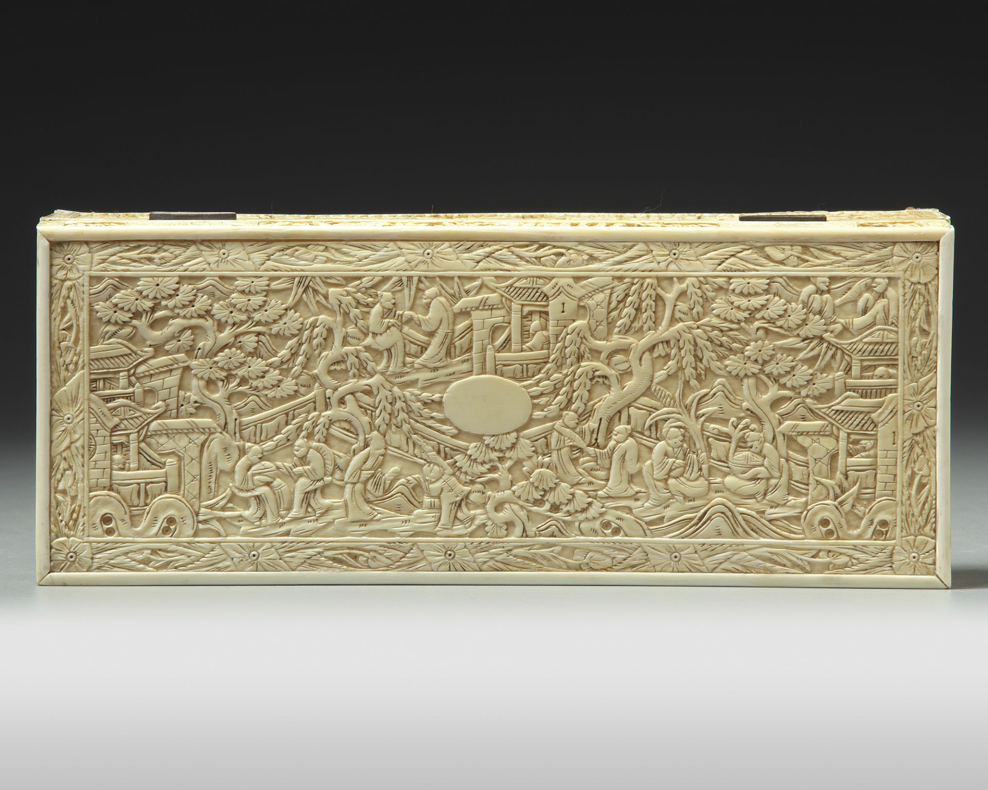 A CANTONESE IVORY CARVED BOX - Image 3 of 4