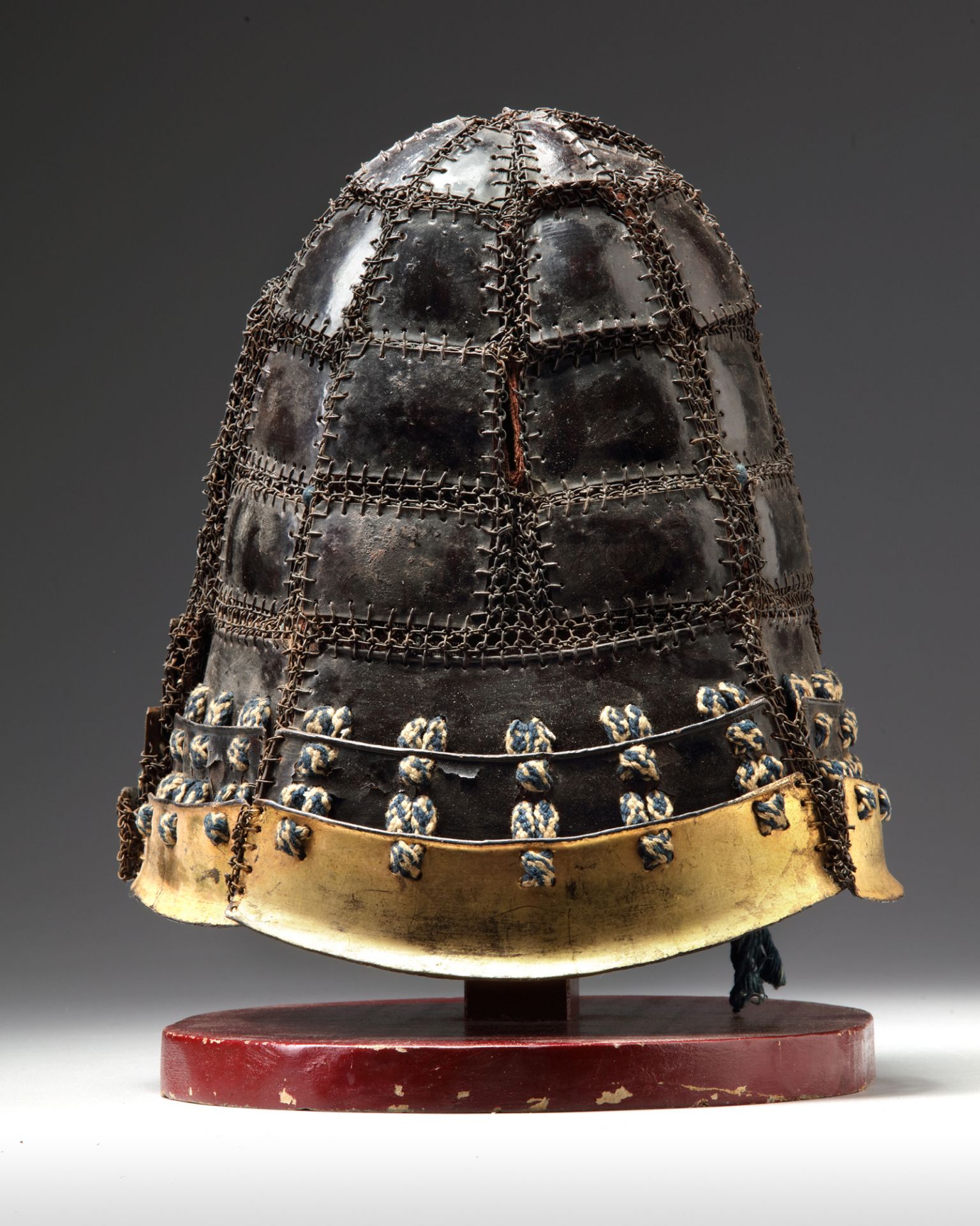 A JAPANESE WARRIOR HELMET (KABUTO) CONSISTING OF BLACK LACQUERED METAL PLATES - Image 2 of 4