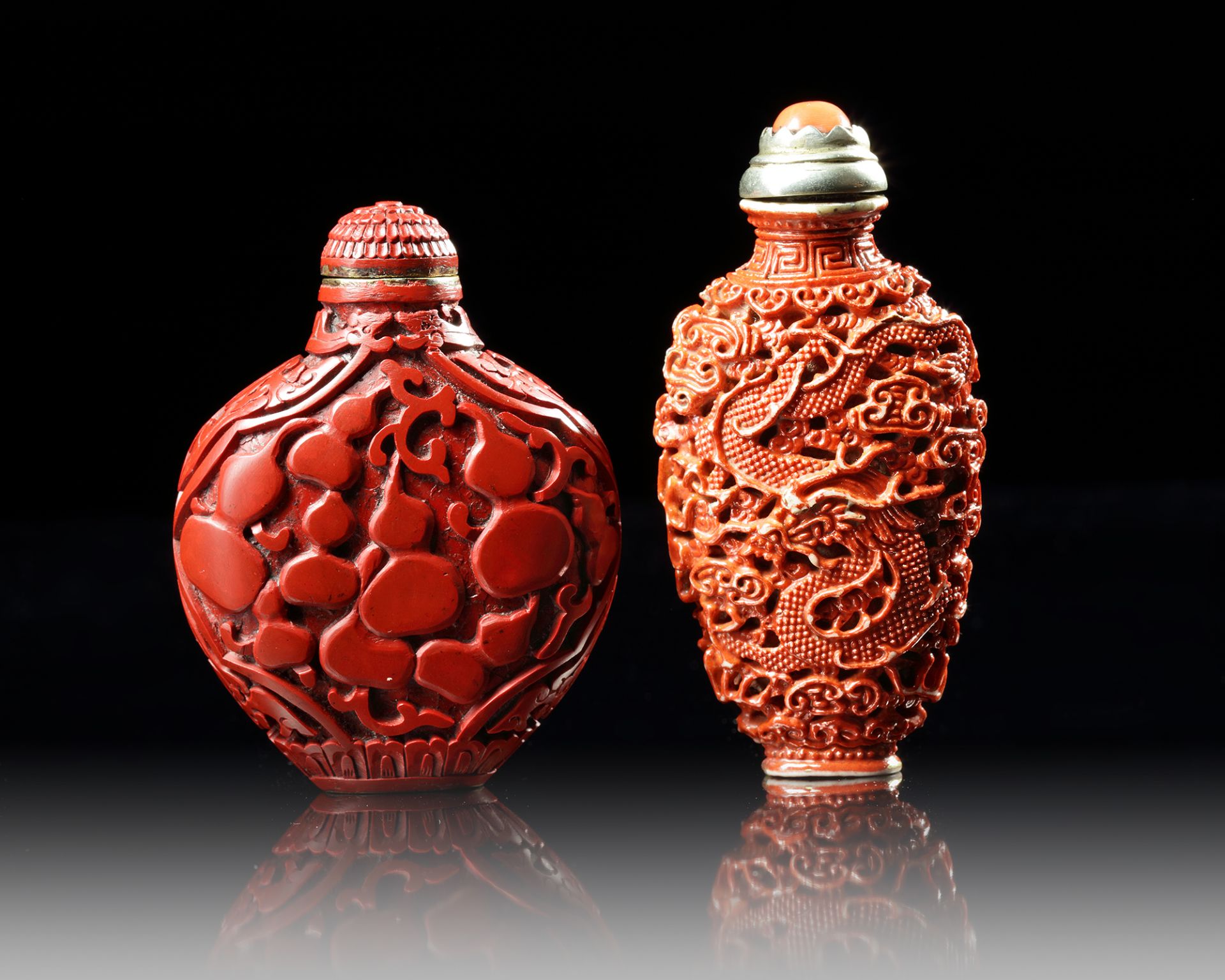 TWO CHINESE SNUFF BOTTLES - Bild 2 aus 3