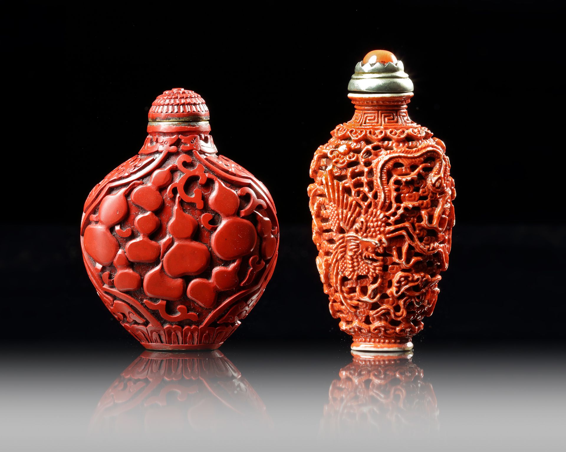 TWO CHINESE SNUFF BOTTLES