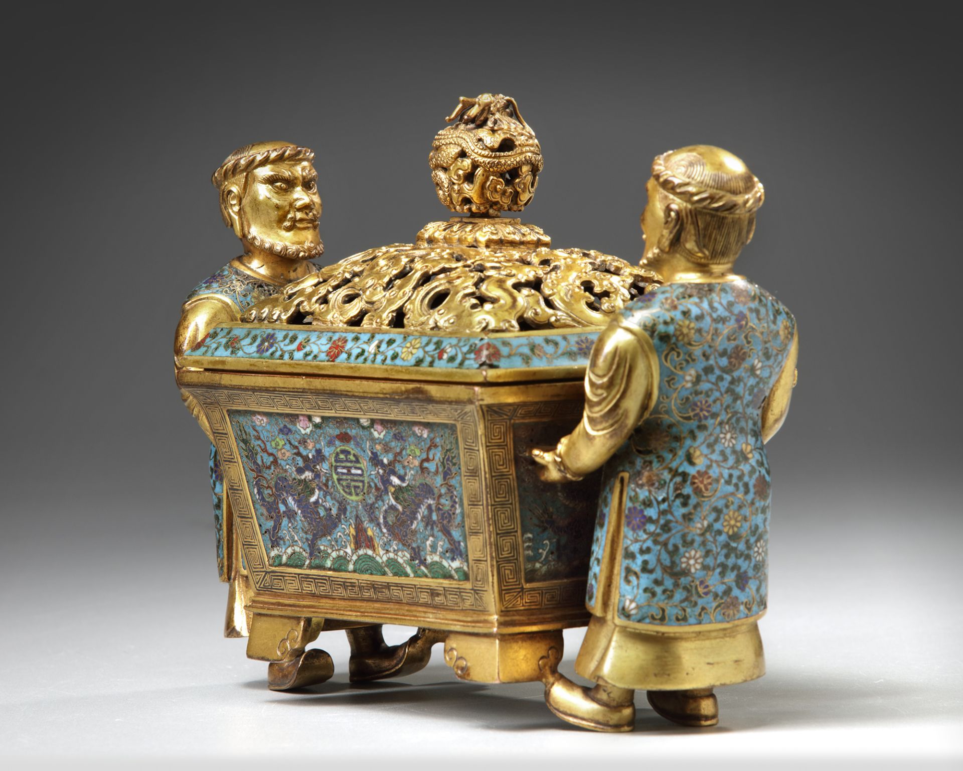 A CHINESE CLOISONNÉ ENAMEL 'FIGURAL' CENSER AND COVER - Image 2 of 6