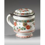 A CHINESE FAMILLE VERTE MUSTARD POT AND COVER