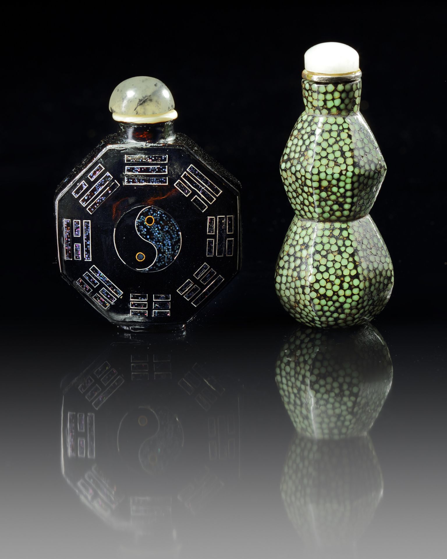 TWO CHINESE INLAID-LACQUER SNUFF BOTTLES - Image 3 of 3