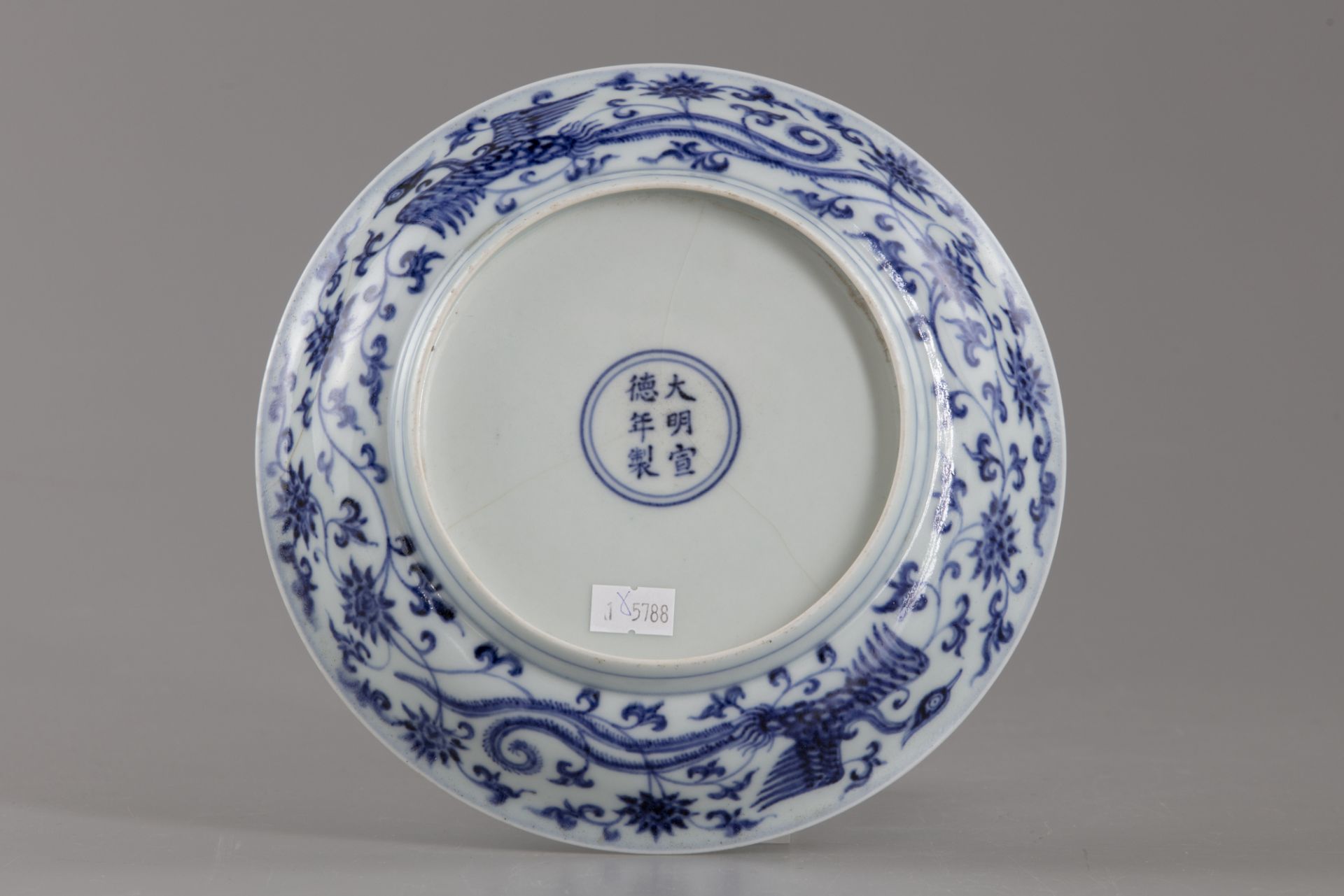 A CHINESE BLUE AND WHITE 'PHOENIX' DISH - Bild 2 aus 3