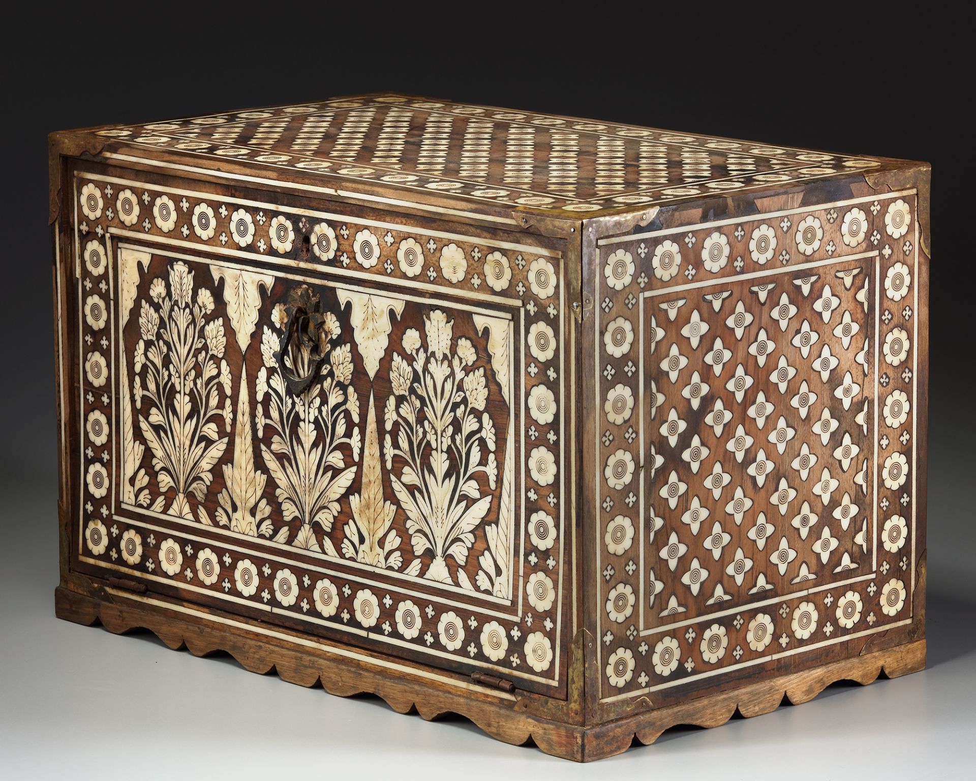 AN INDO-PORTUGUESE BONE INLAID BOX - Image 4 of 5