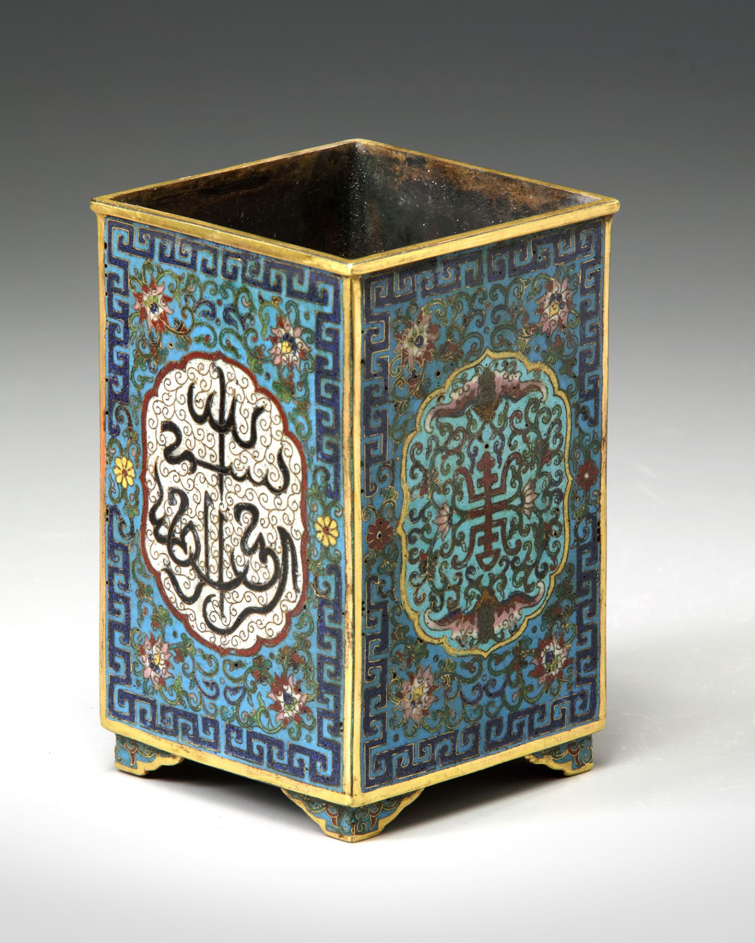 A CHINESE CLOISONNÉ BRUSH POT FOR THE ISLAMIC MARKET - Bild 4 aus 6