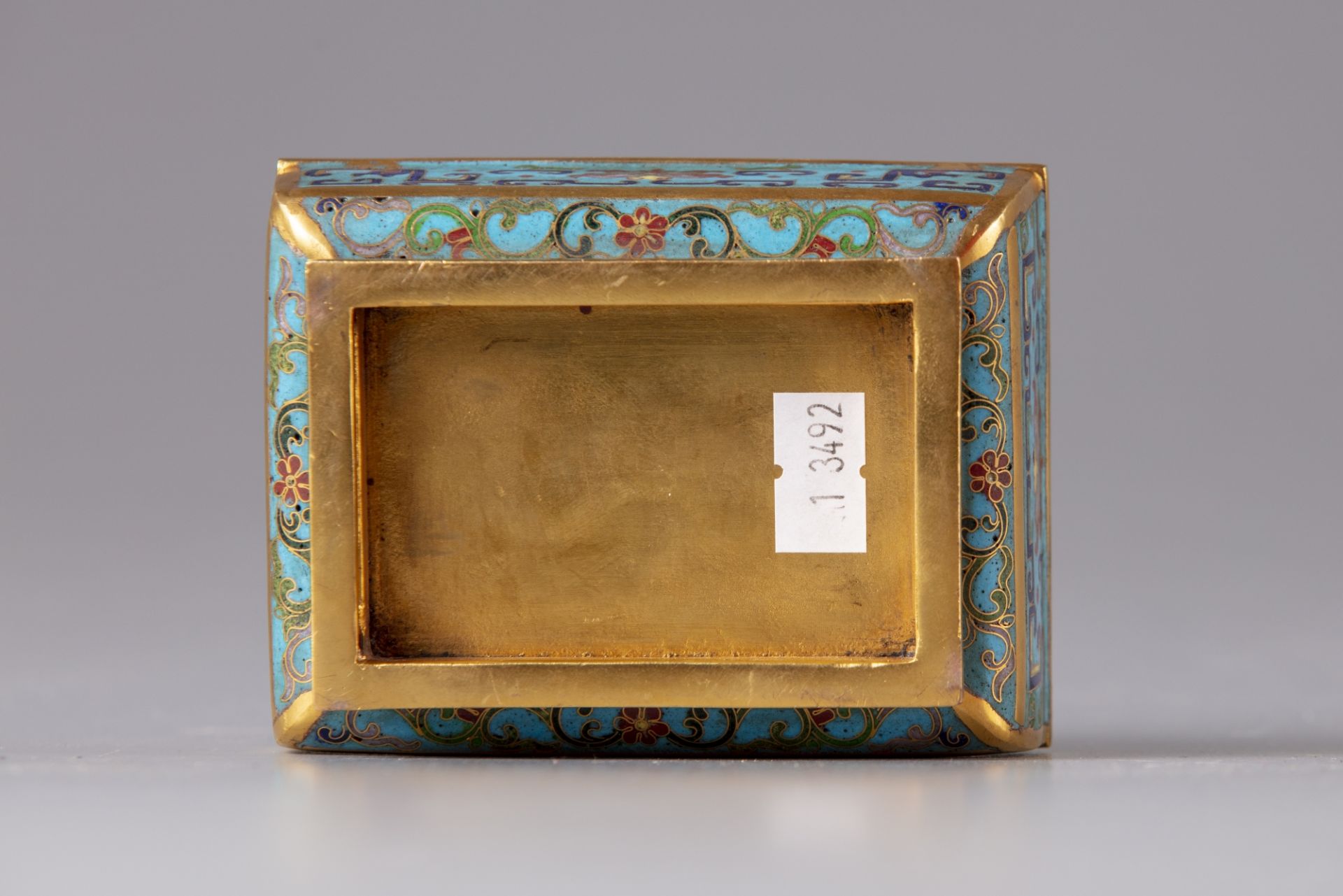 A Chinese cloisonné enamel 'Islamic market' box and cover - Bild 8 aus 11