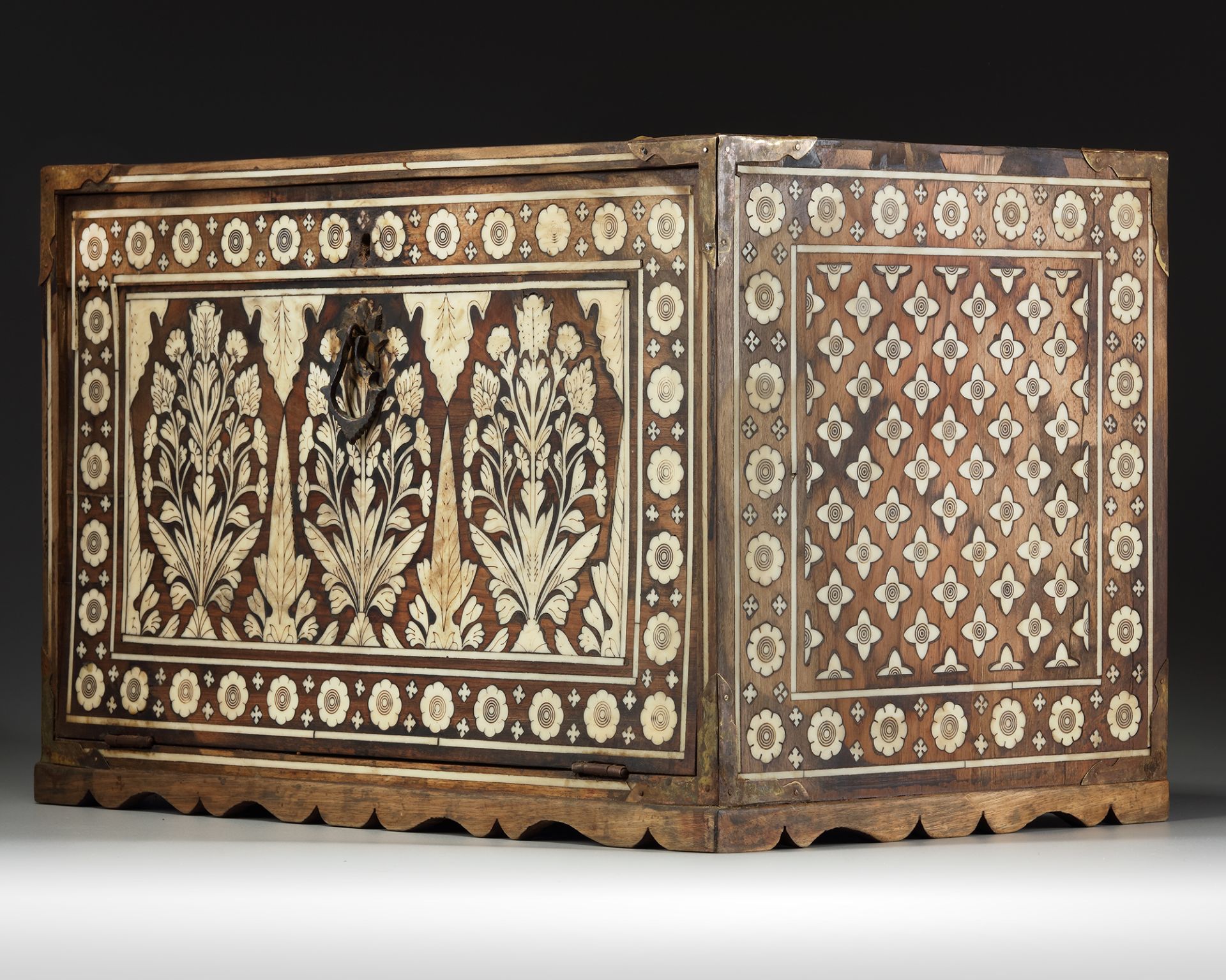 AN INDO-PORTUGUESE BONE INLAID BOX - Bild 5 aus 5