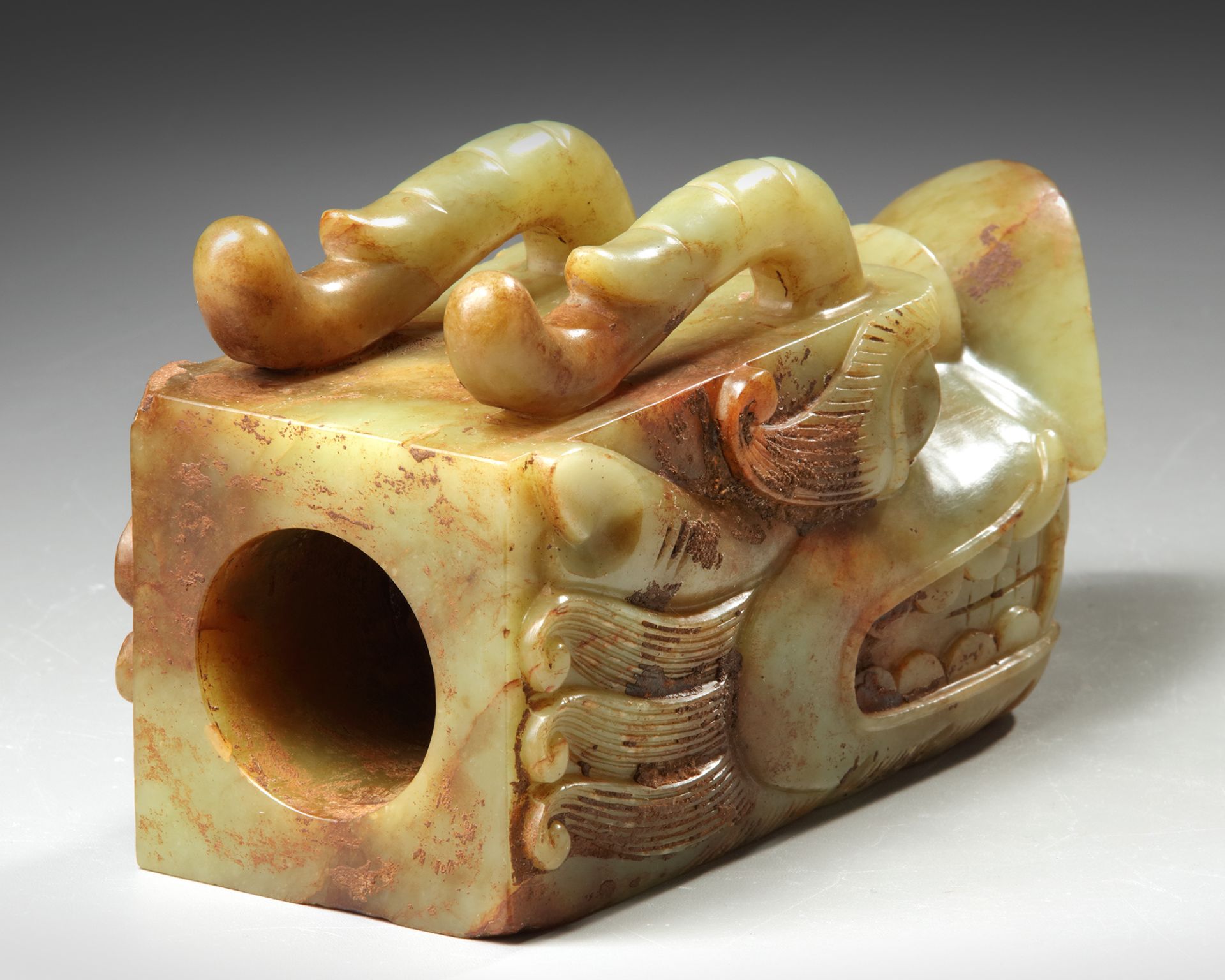 A CHINESE CELADON JADE 'DRAGON-HEAD' SPOUT - Image 4 of 5