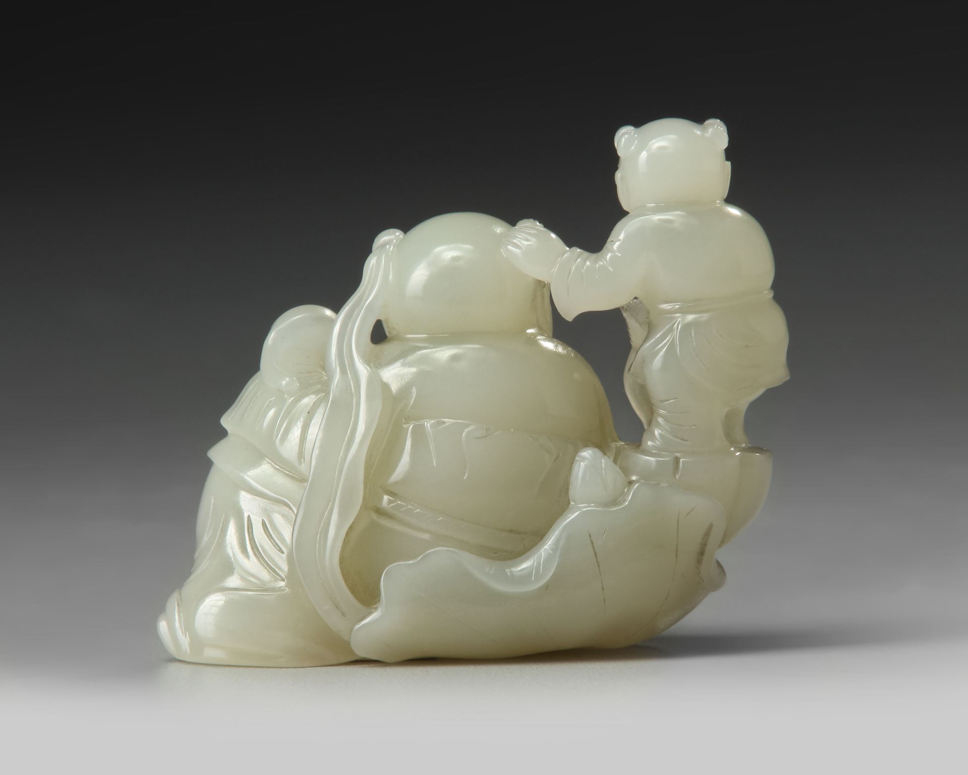 A CHINESE PALE JADE CARVING OF A MAN AND A BOY - Image 2 of 3