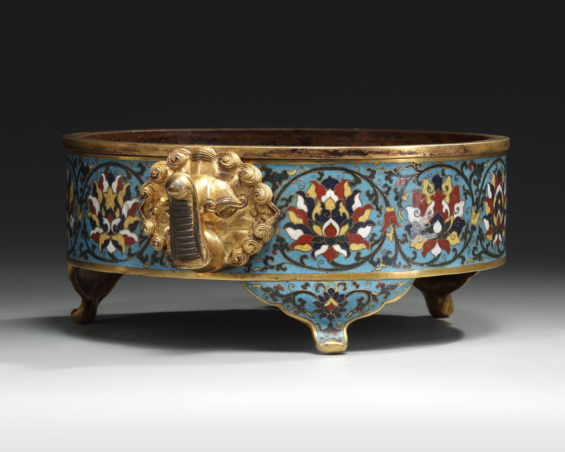 A CHINESE CLOISONNE ENAMEL TRIPOD CENSER - Image 3 of 9