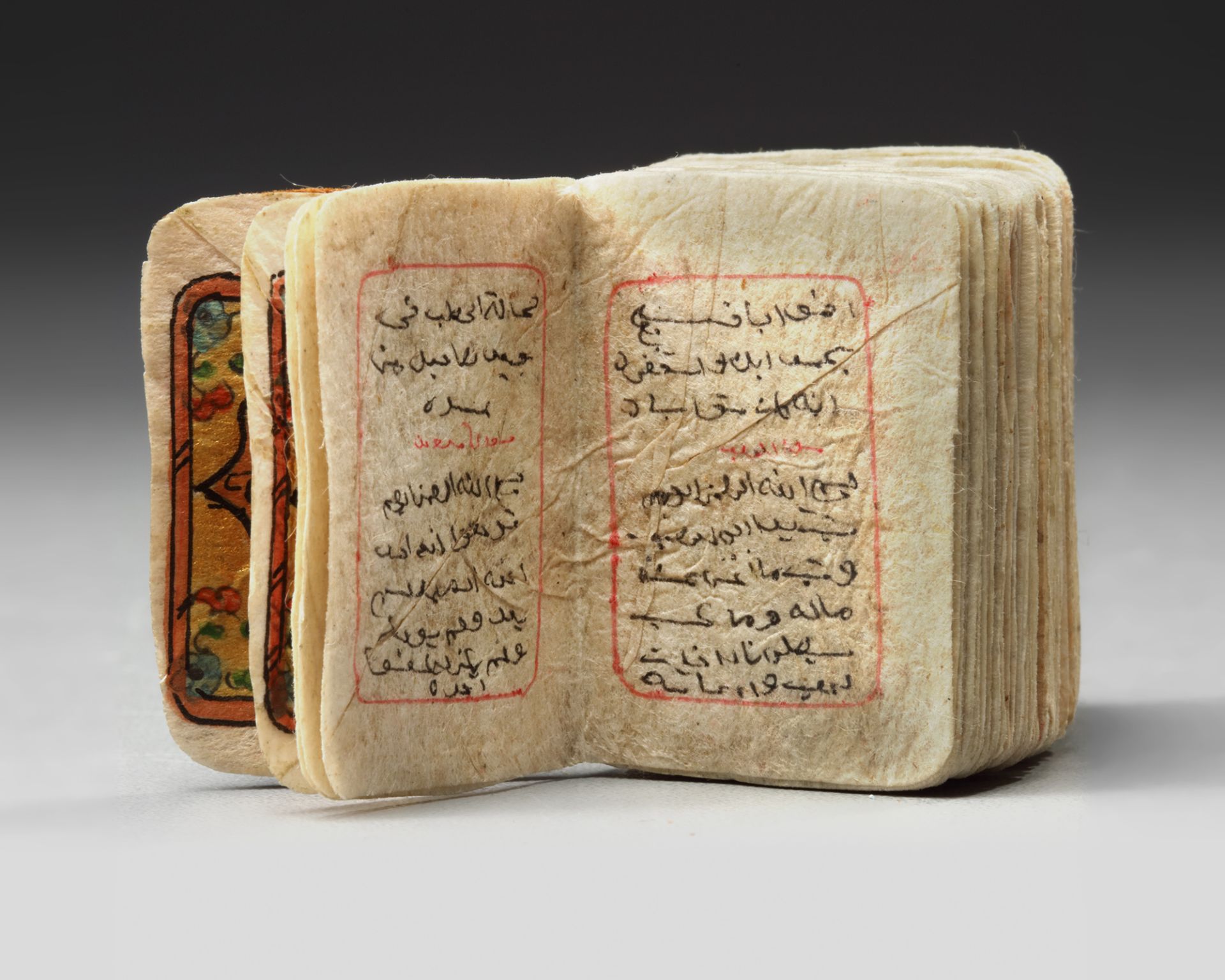 AN ILLUMINATED MINIATURE OTTOMAN QURAN - Image 3 of 7